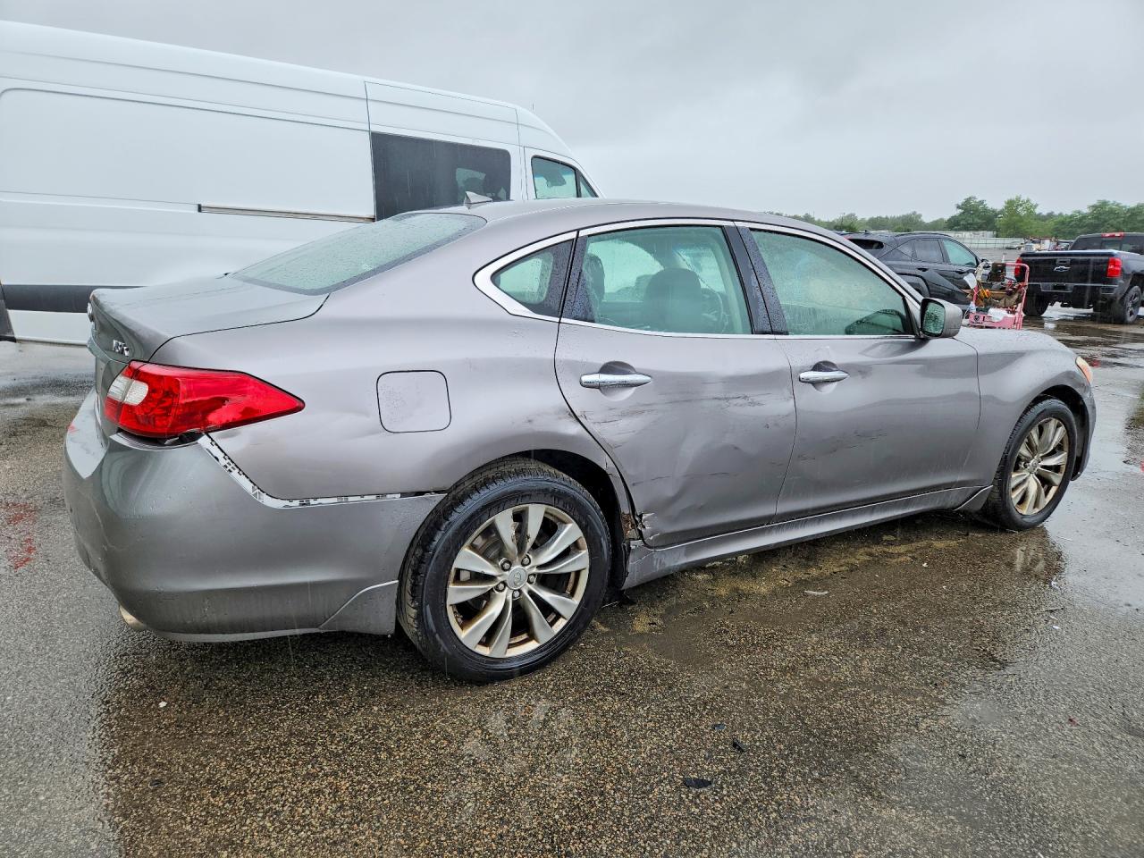 2013 Infiniti M37 X Silver vin: JN1BY1AR0DM600183