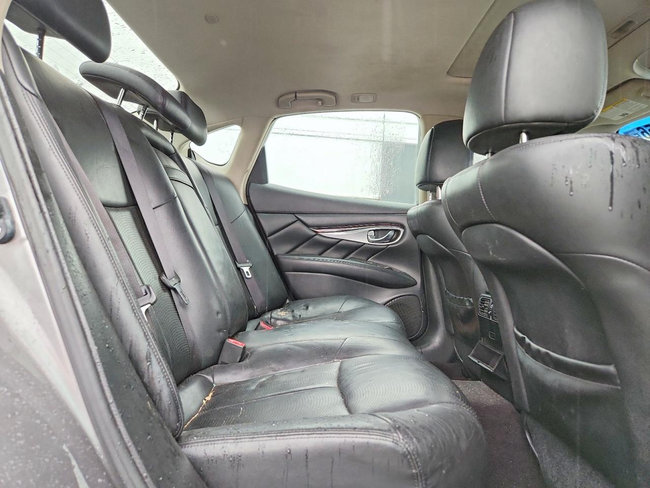 2013 Infiniti M37 X Silver vin: JN1BY1AR0DM600183