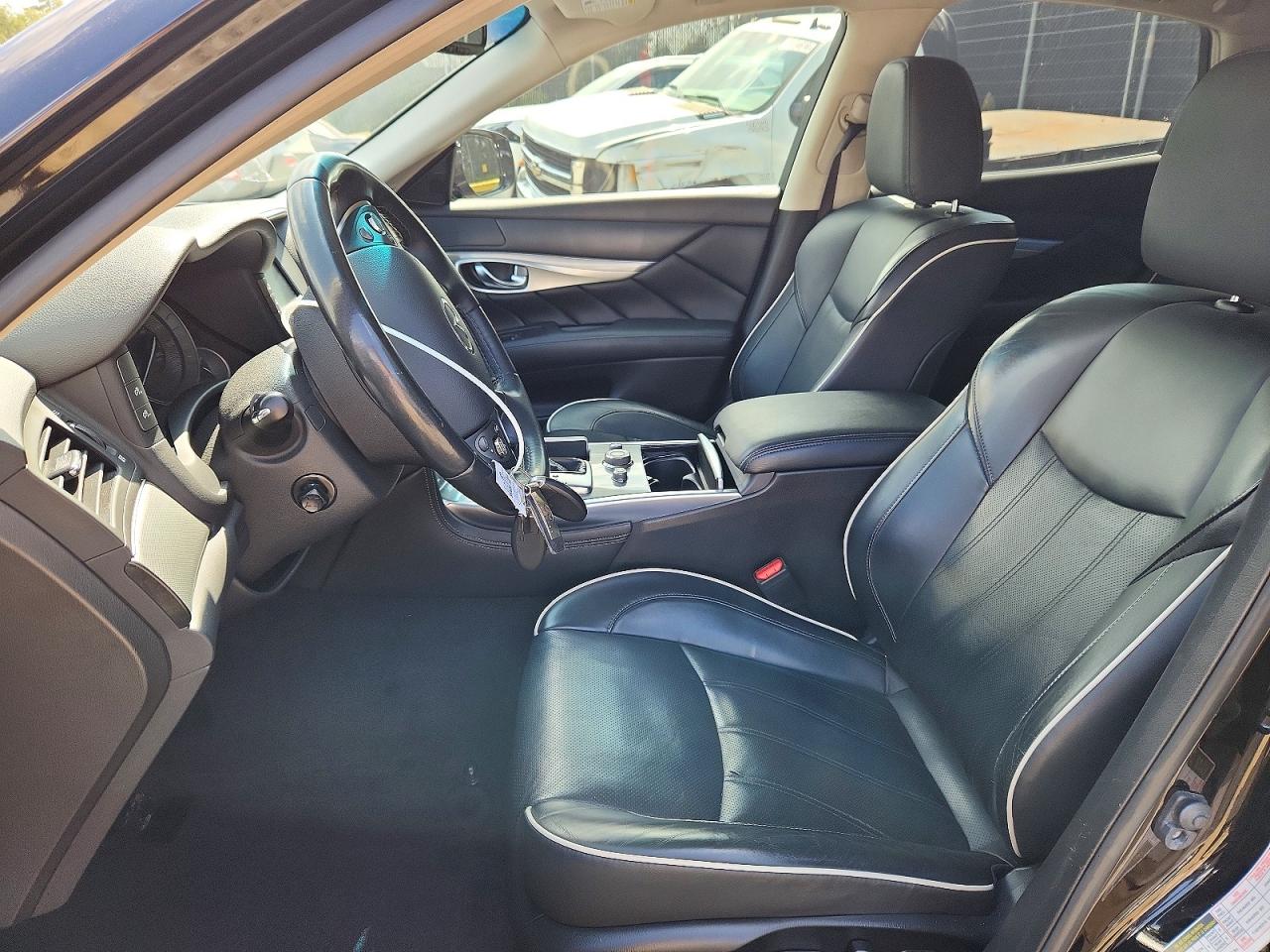 2018 Infiniti Q70 3.7 Luxe Black vin: JN1BY1AR0JM220451