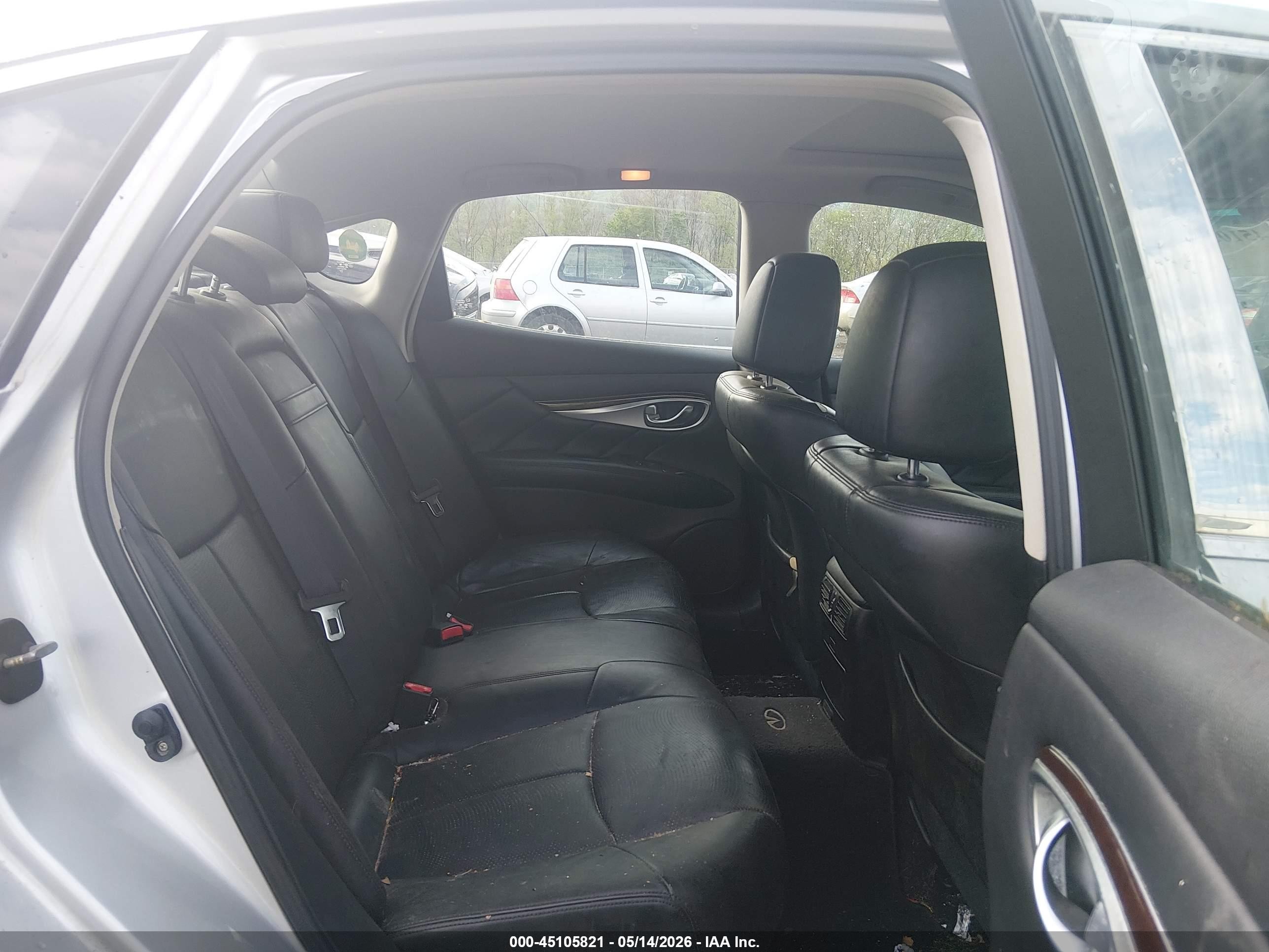 2011 Infiniti M37x   Silver vin: JN1BY1AR1BM372353