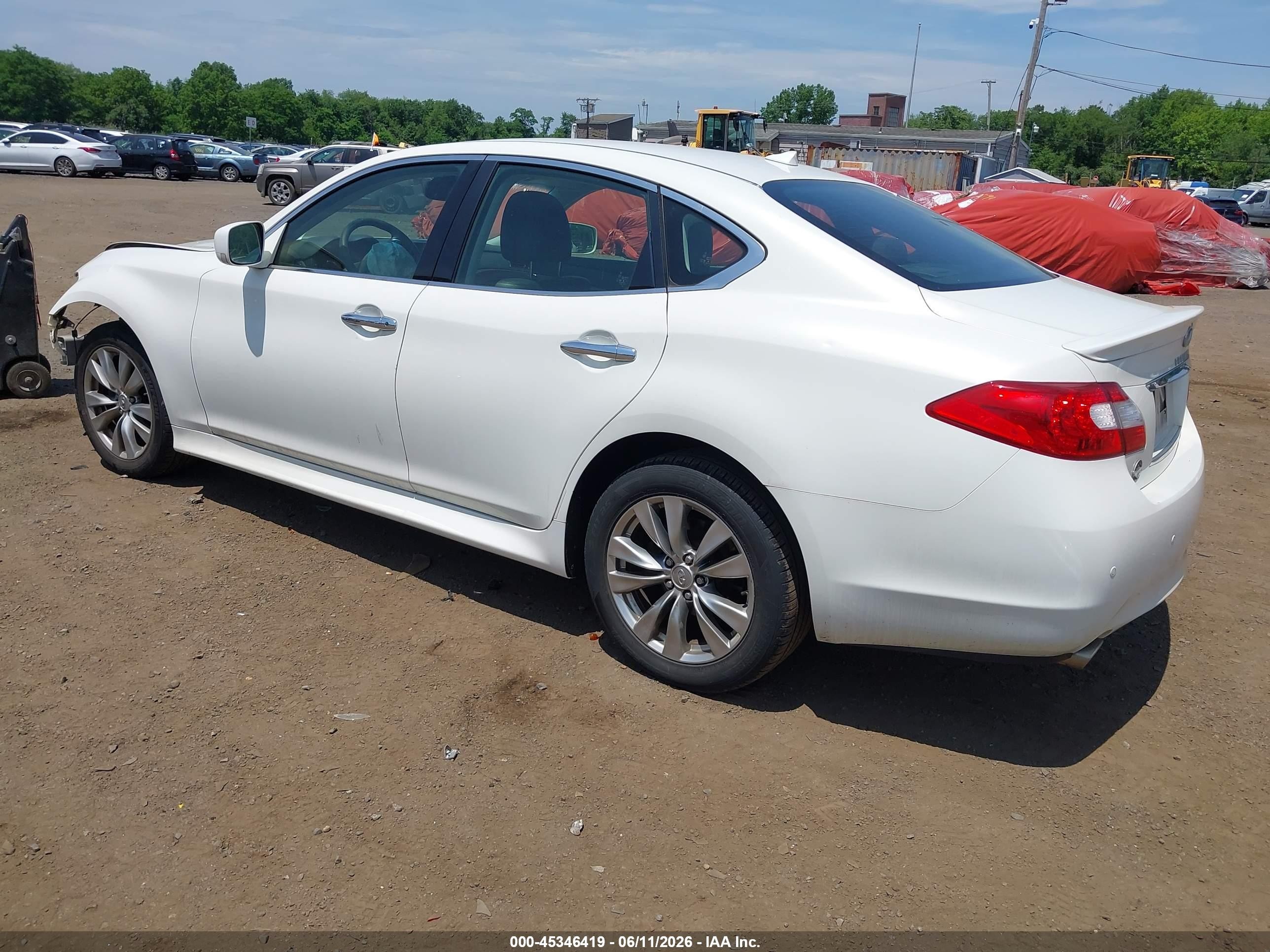 2013 Infiniti M37x   White vin: JN1BY1AR1DM600693