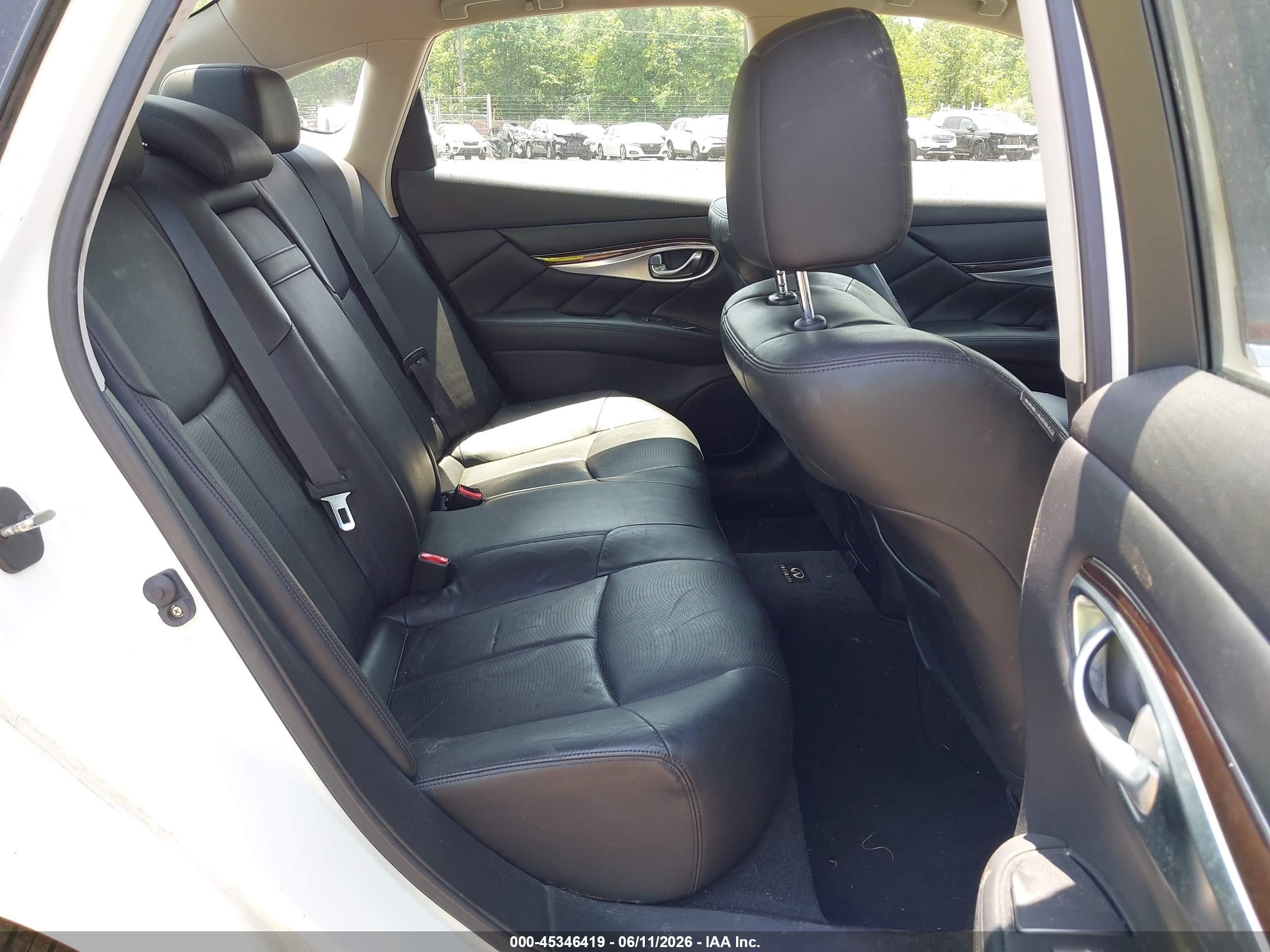 2013 Infiniti M37x   White vin: JN1BY1AR1DM600693