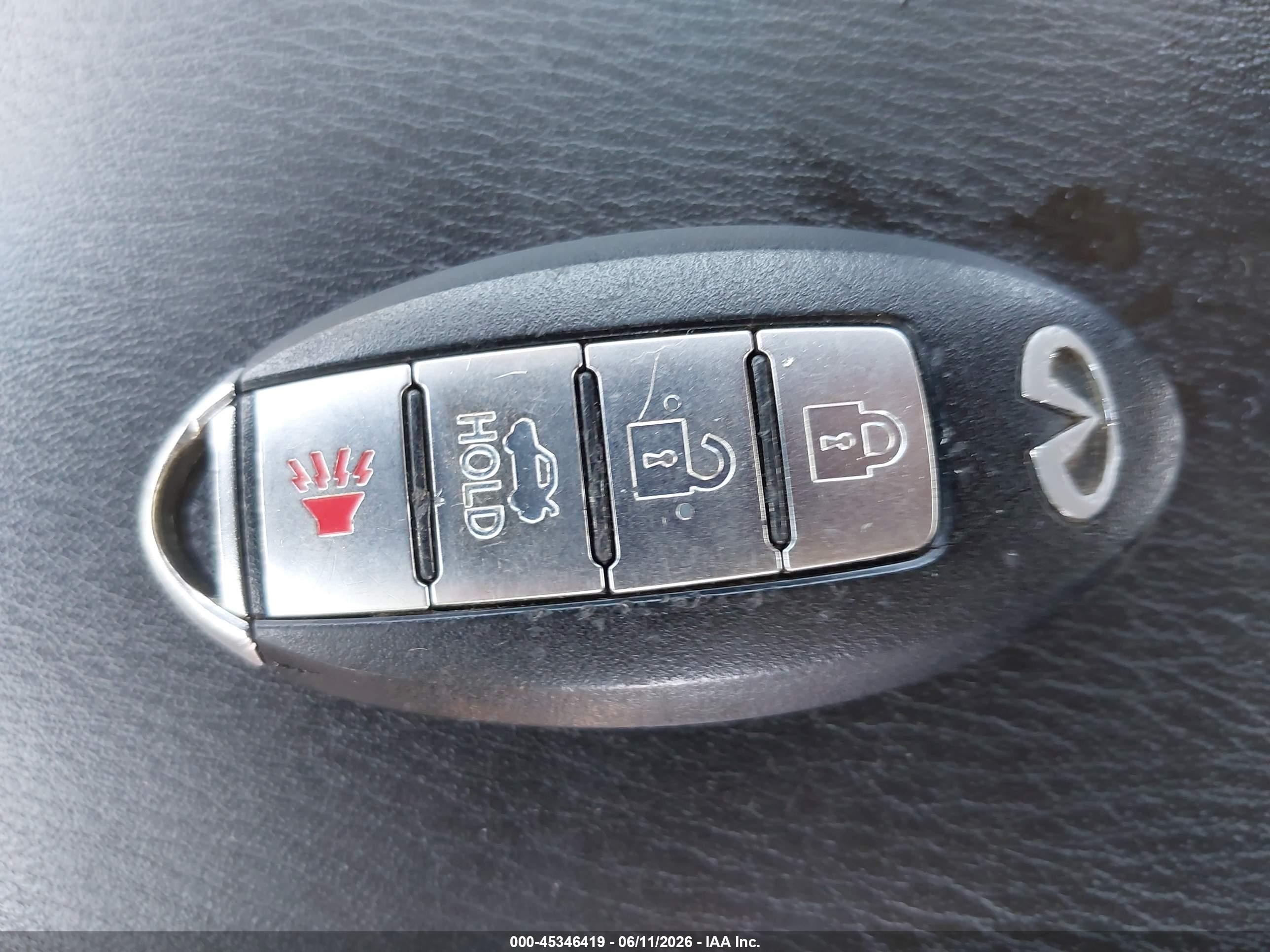 2013 Infiniti M37x   White vin: JN1BY1AR1DM600693