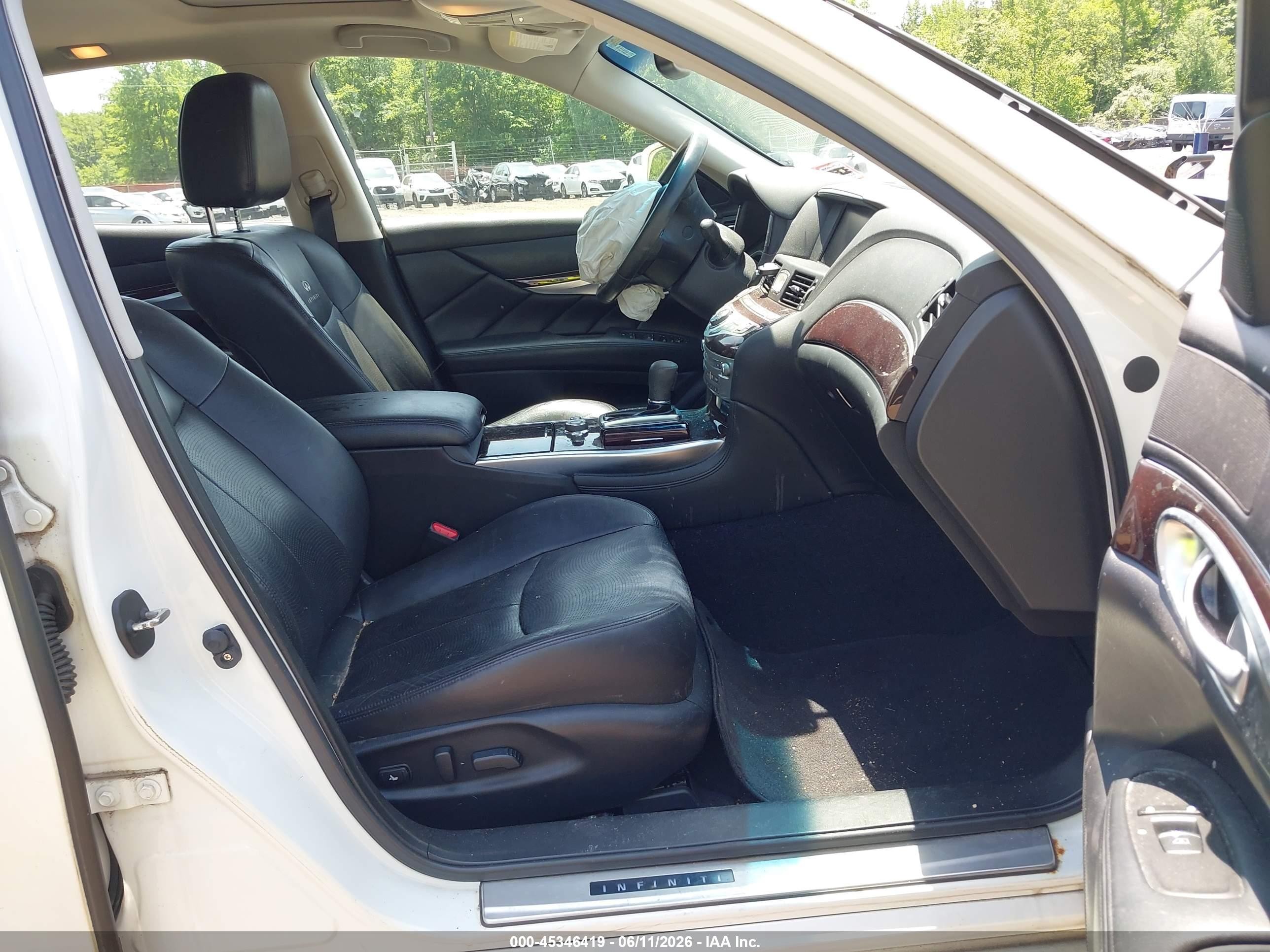 2013 Infiniti M37x   White vin: JN1BY1AR1DM600693