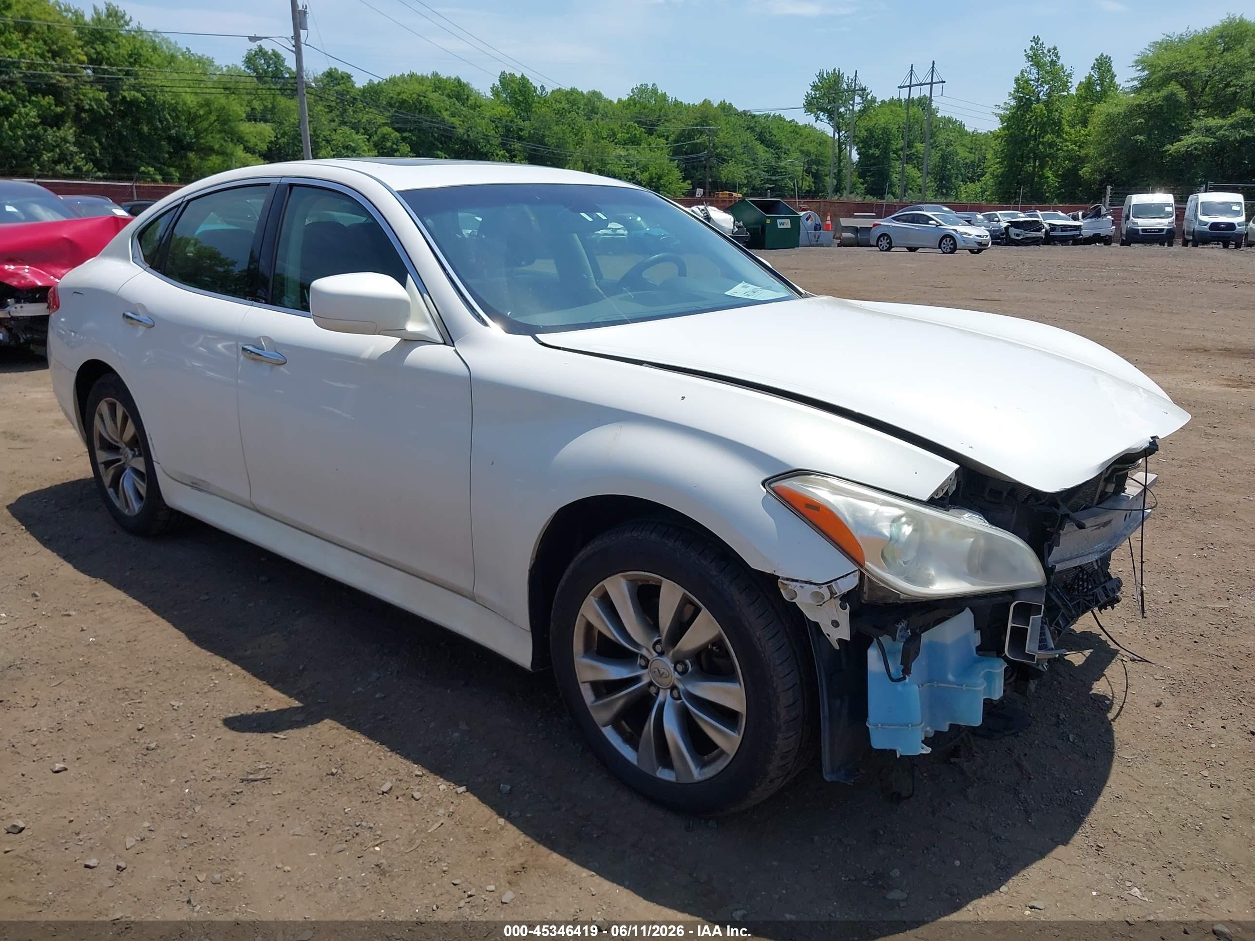 2013 Infiniti M37x   White vin: JN1BY1AR1DM600693