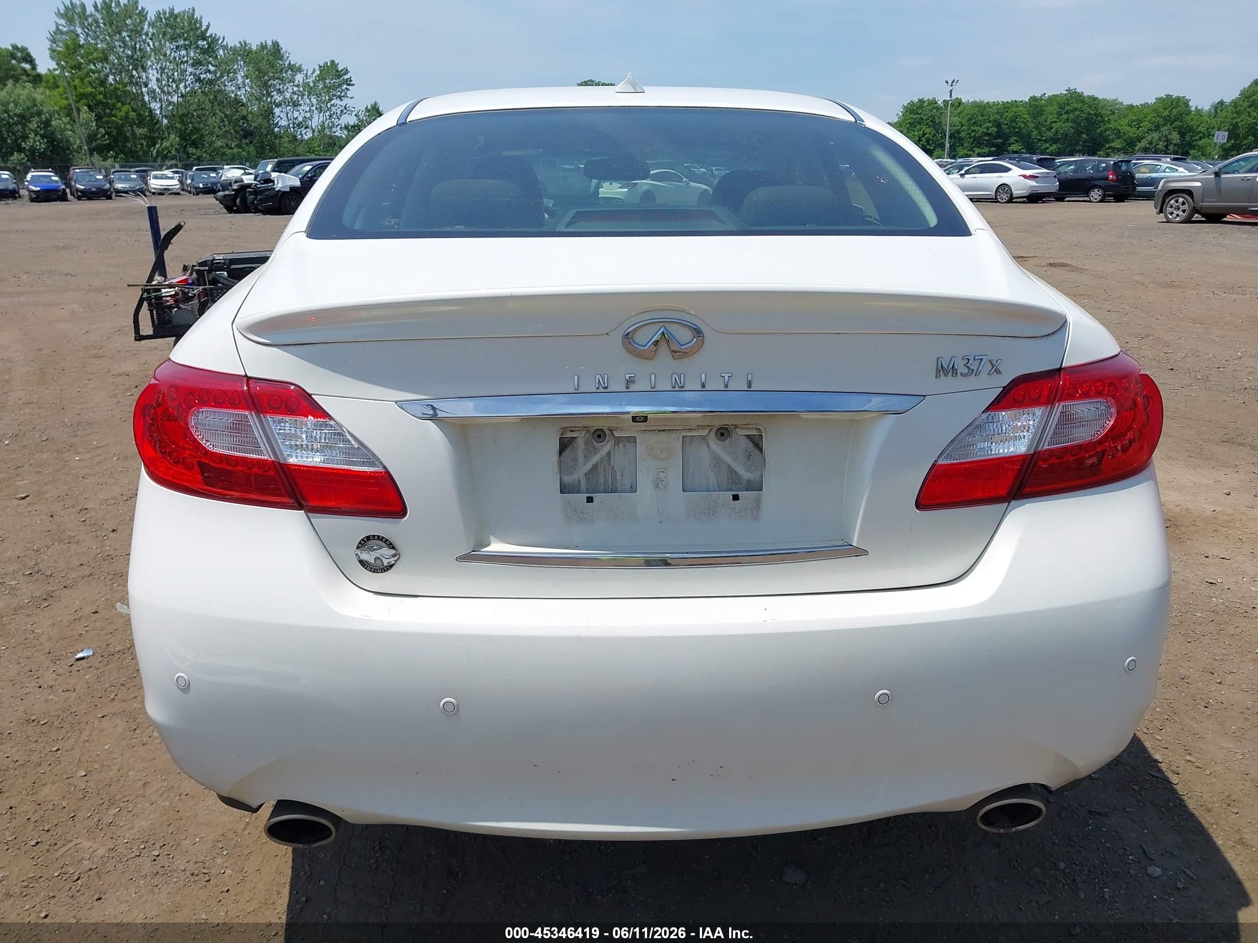 2013 Infiniti M37x   White vin: JN1BY1AR1DM600693