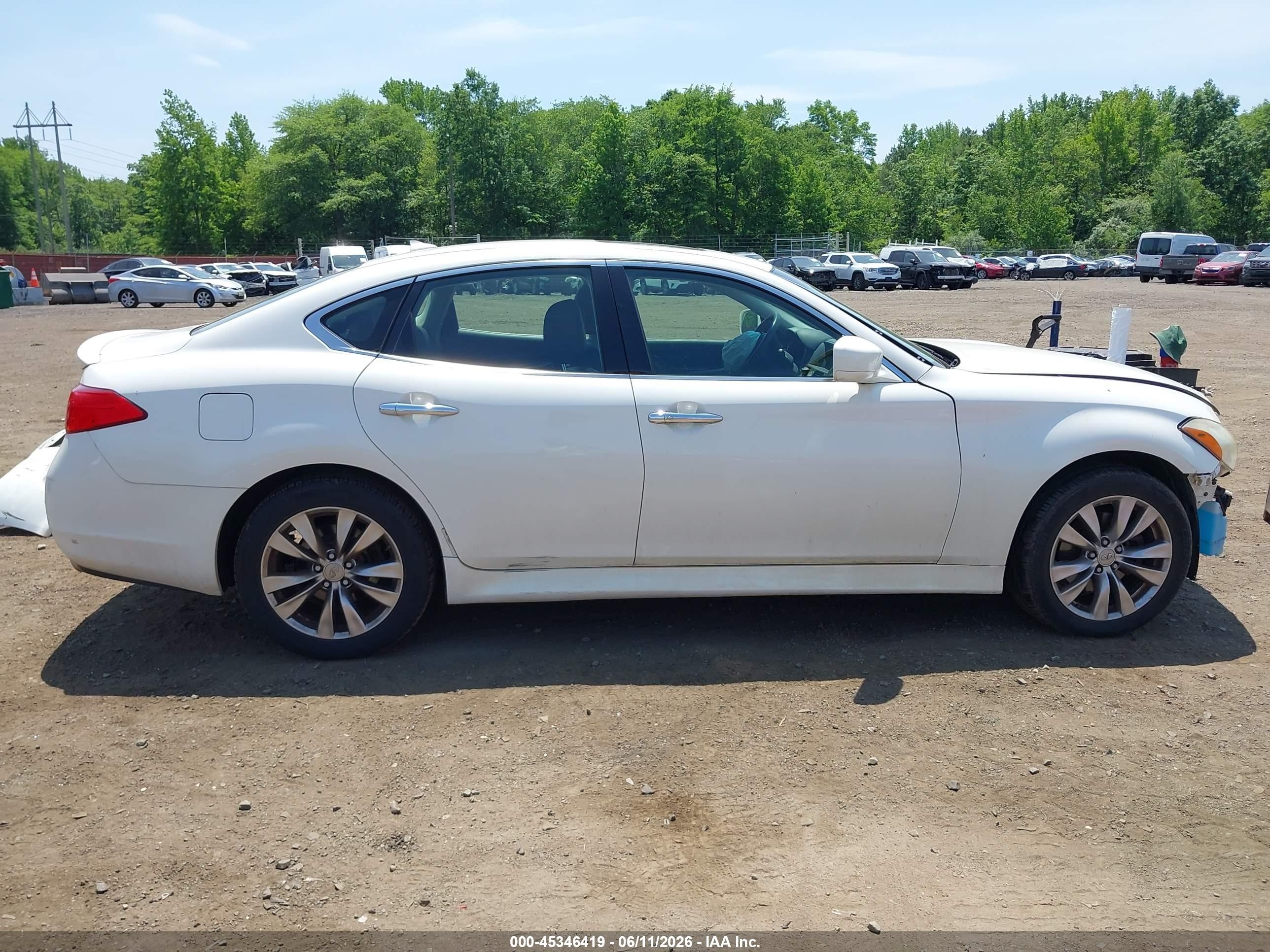 2013 Infiniti M37x   White vin: JN1BY1AR1DM600693