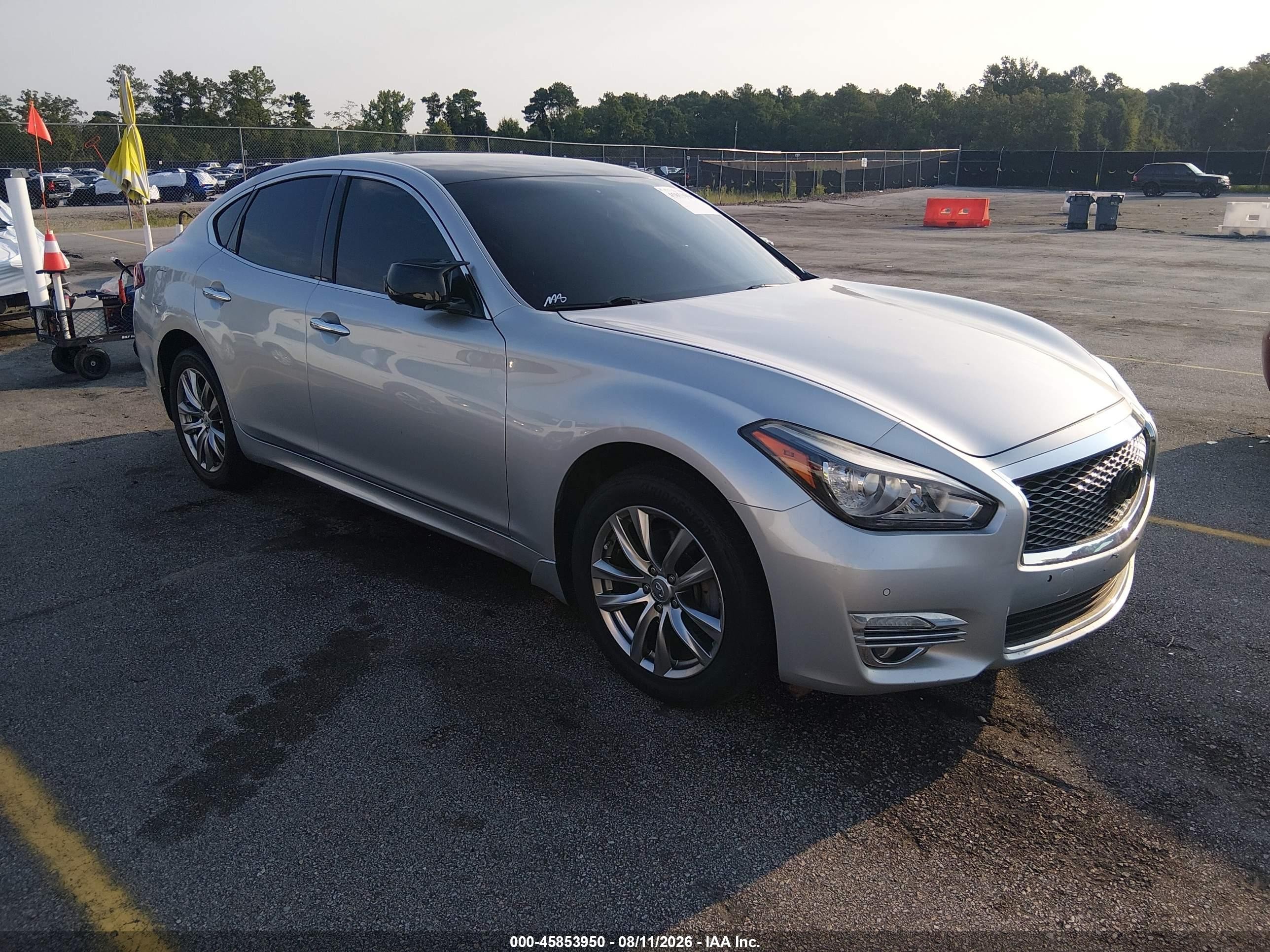 2015 Infiniti Q70 3.7x Silver vin: JN1BY1AR1FM561185