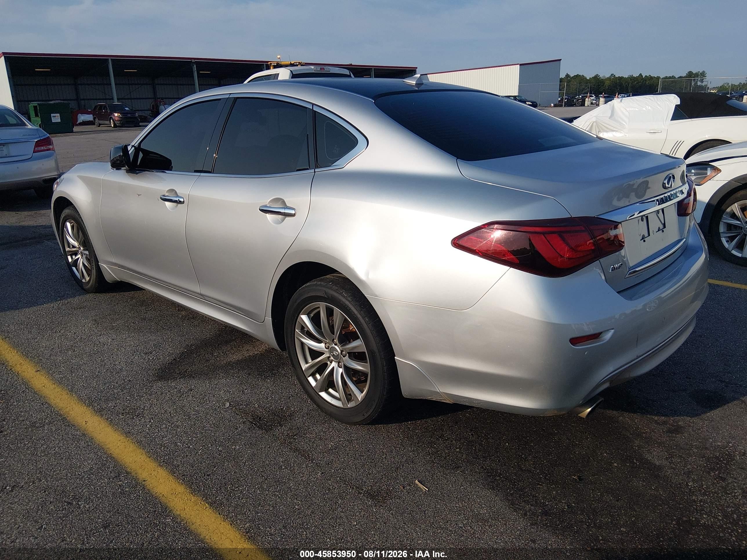 2015 Infiniti Q70 3.7x Silver vin: JN1BY1AR1FM561185
