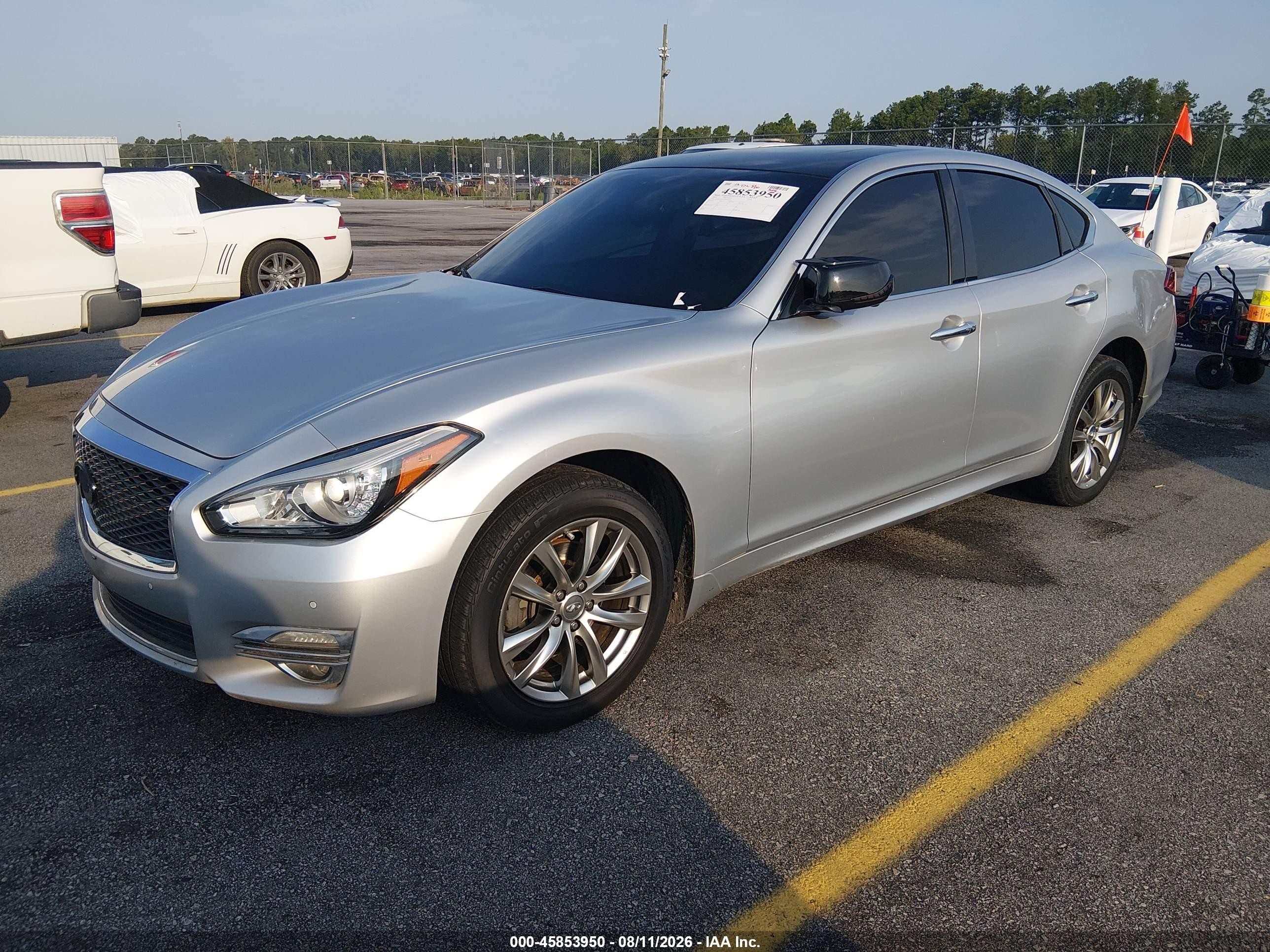 2015 Infiniti Q70 3.7x Silver vin: JN1BY1AR1FM561185