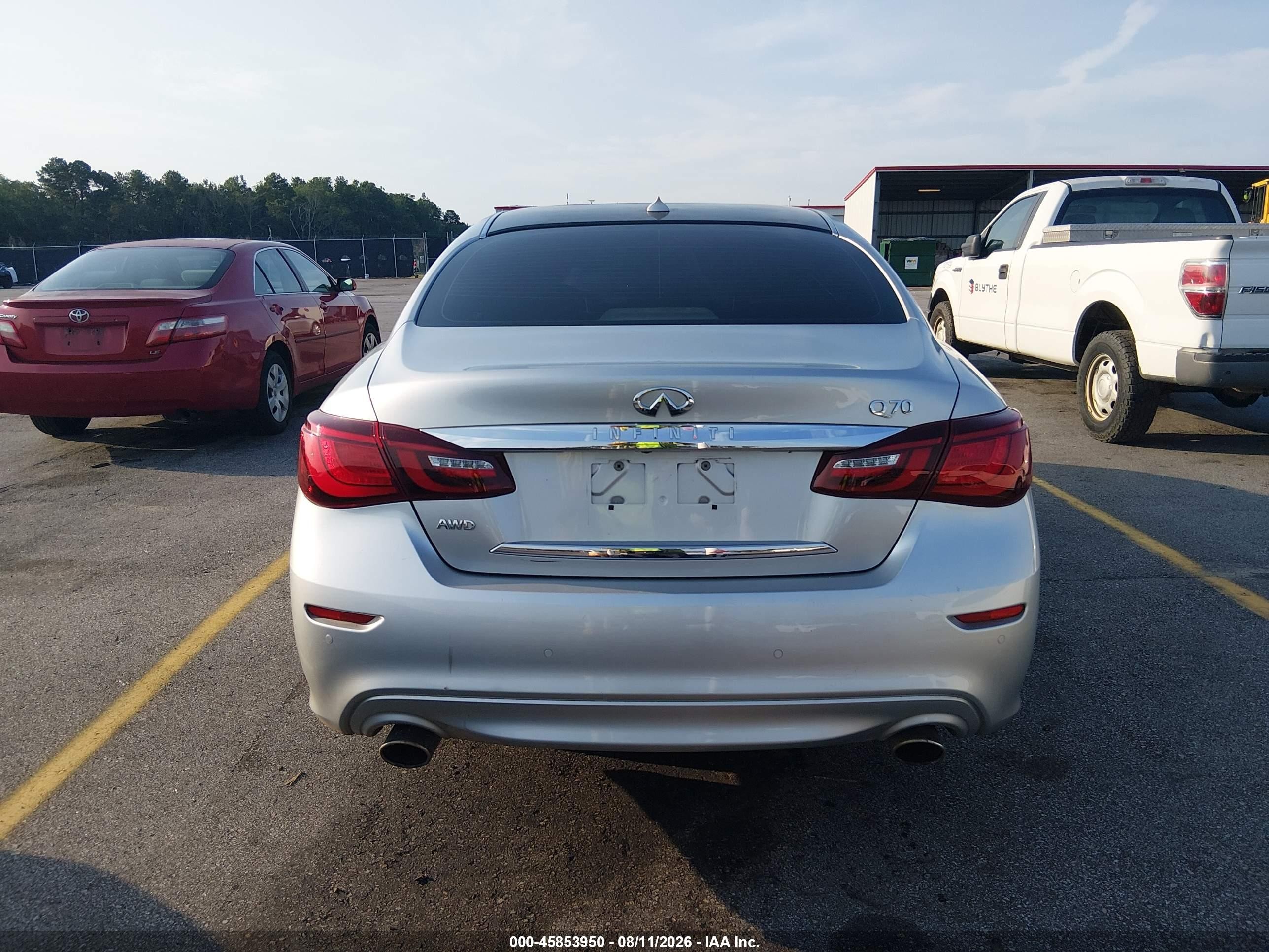 2015 Infiniti Q70 3.7x Silver vin: JN1BY1AR1FM561185