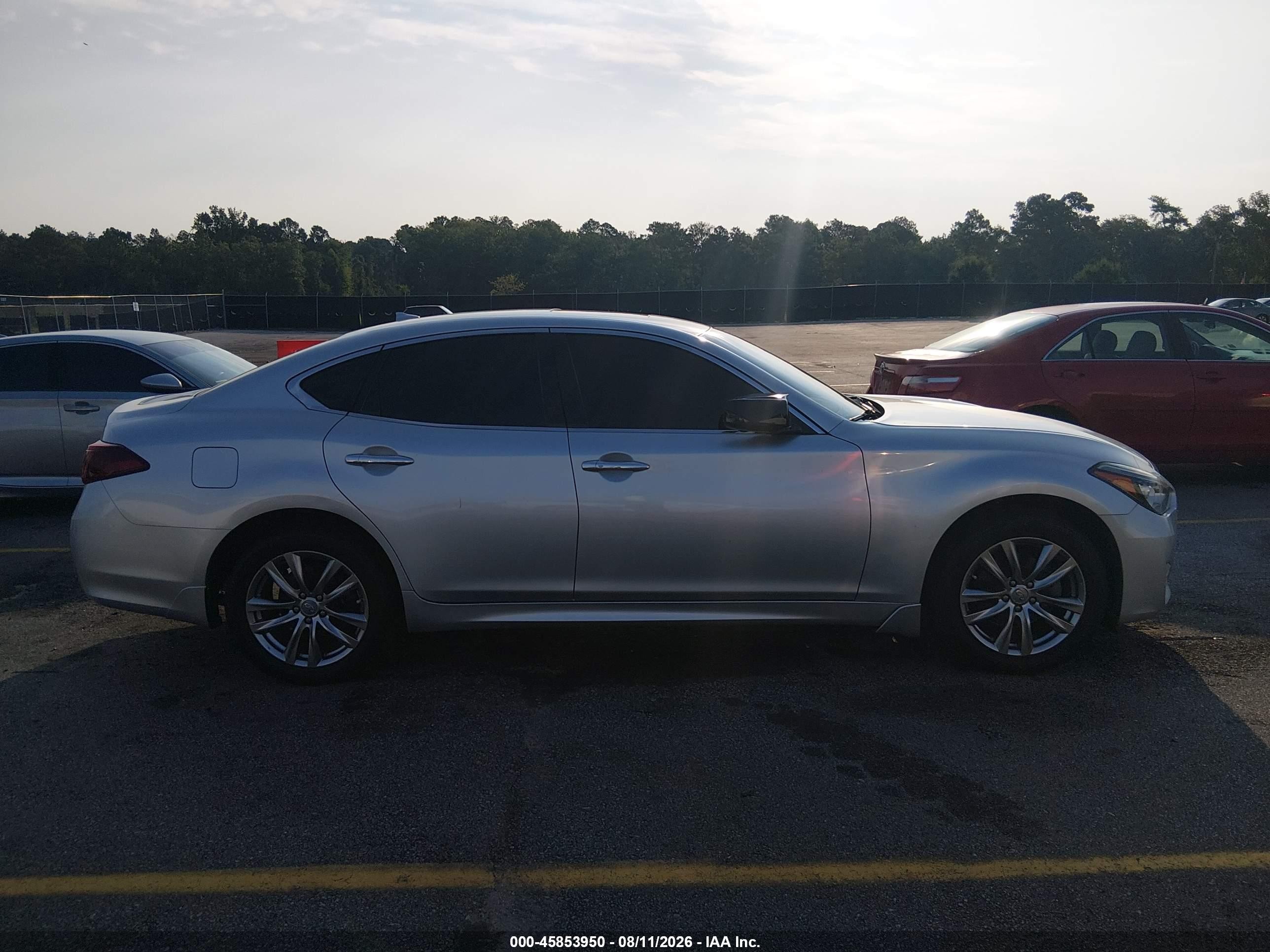 2015 Infiniti Q70 3.7x Silver vin: JN1BY1AR1FM561185