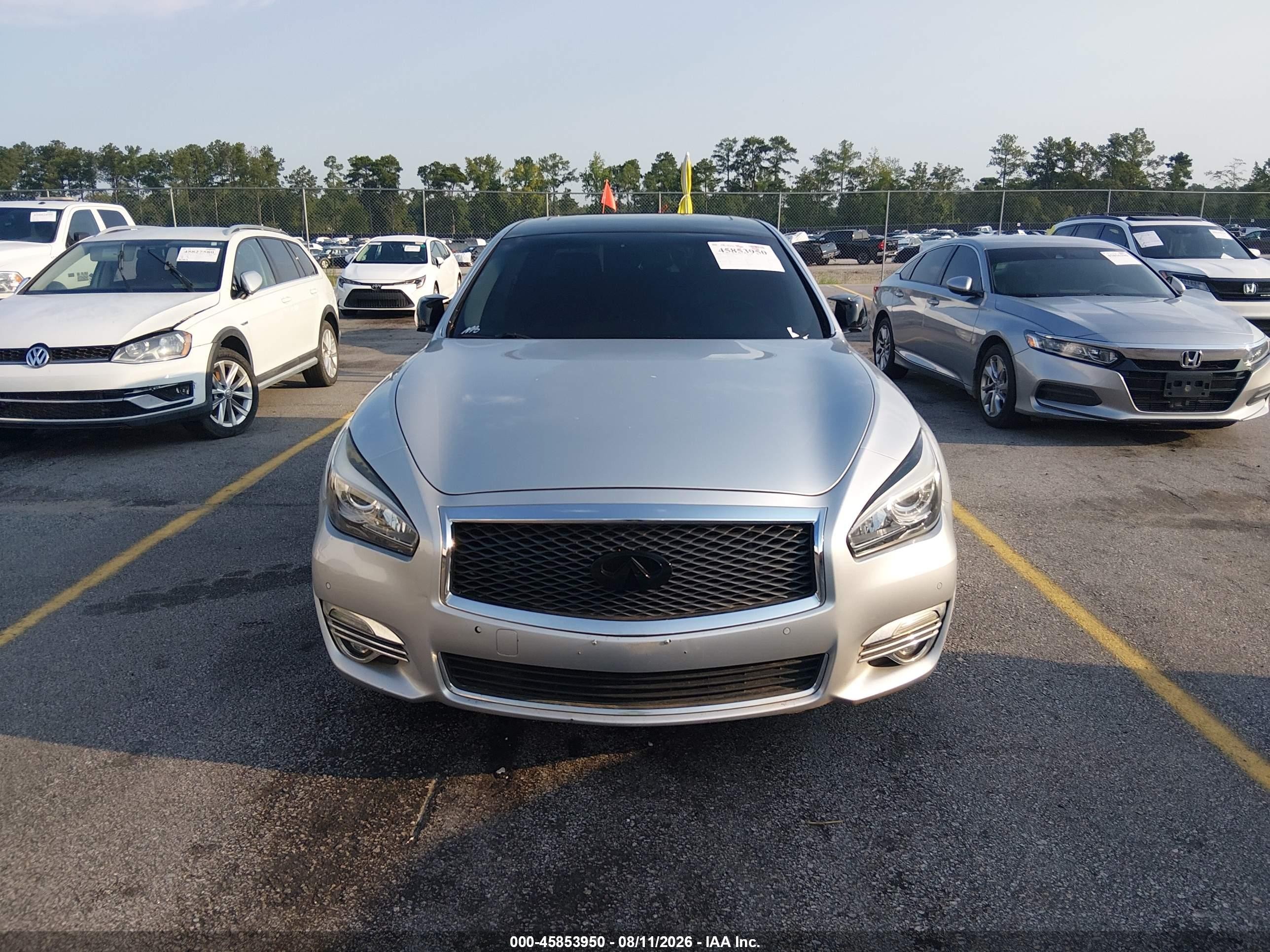 2015 Infiniti Q70 3.7x Silver vin: JN1BY1AR1FM561185