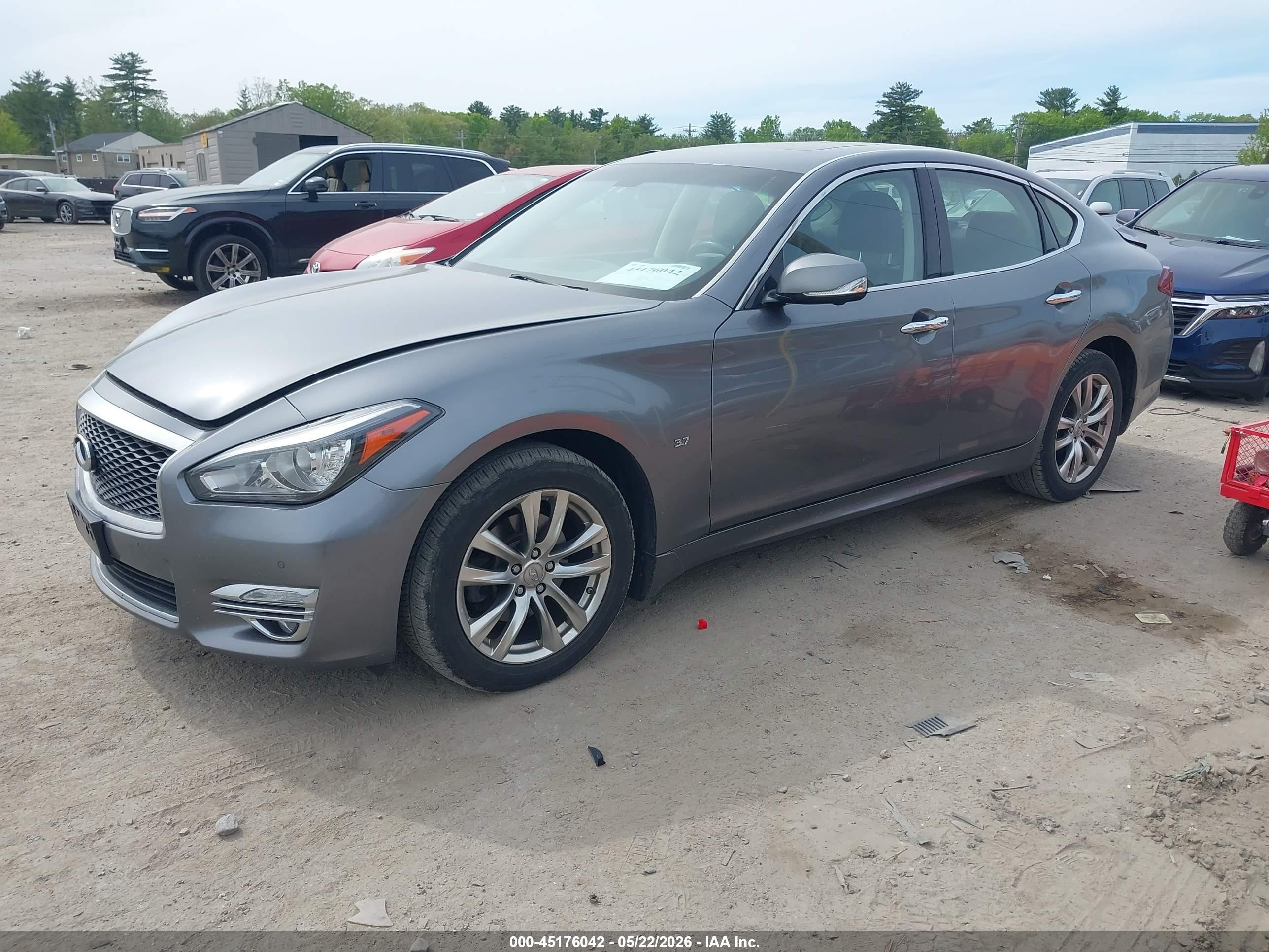 2018 Infiniti Q70 3.7x Luxe Silver vin: JN1BY1AR1JM220619