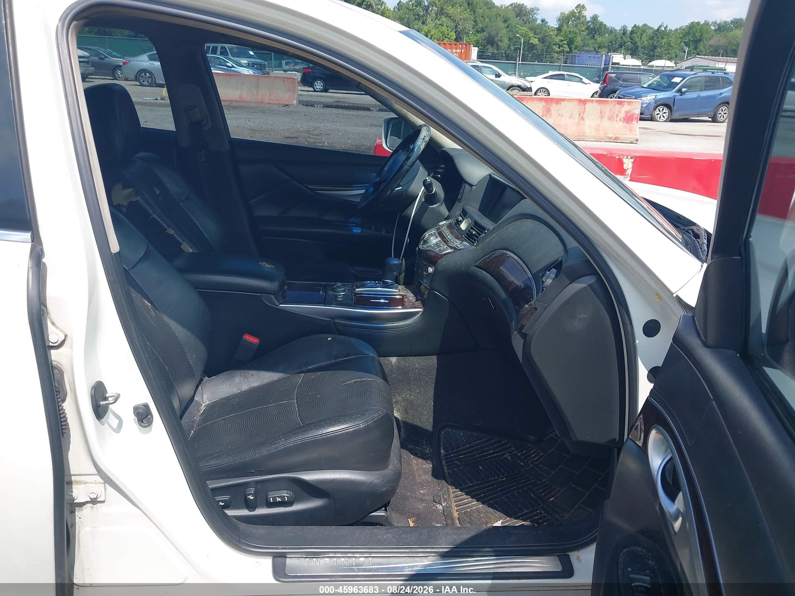 2011 Infiniti M37x   White vin: JN1BY1AR2BM372118