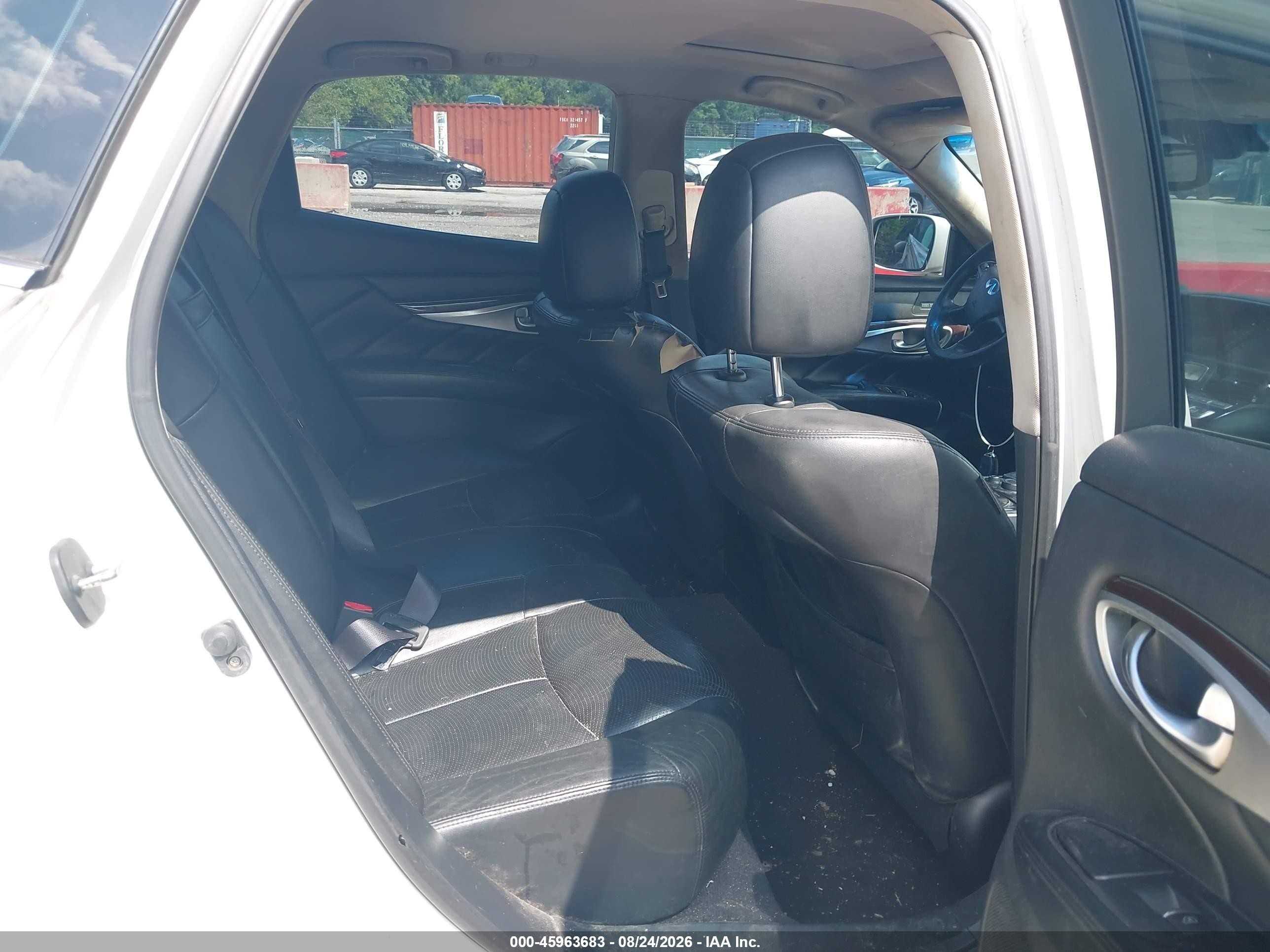 2011 Infiniti M37x   White vin: JN1BY1AR2BM372118