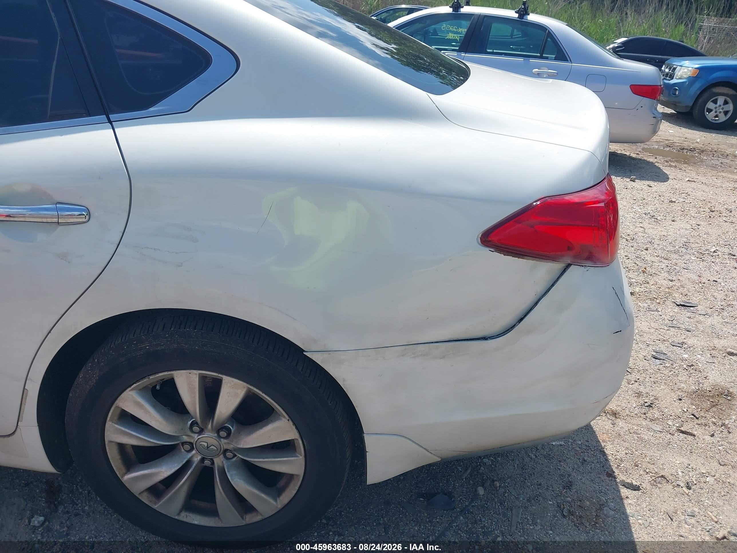 2011 Infiniti M37x   White vin: JN1BY1AR2BM372118