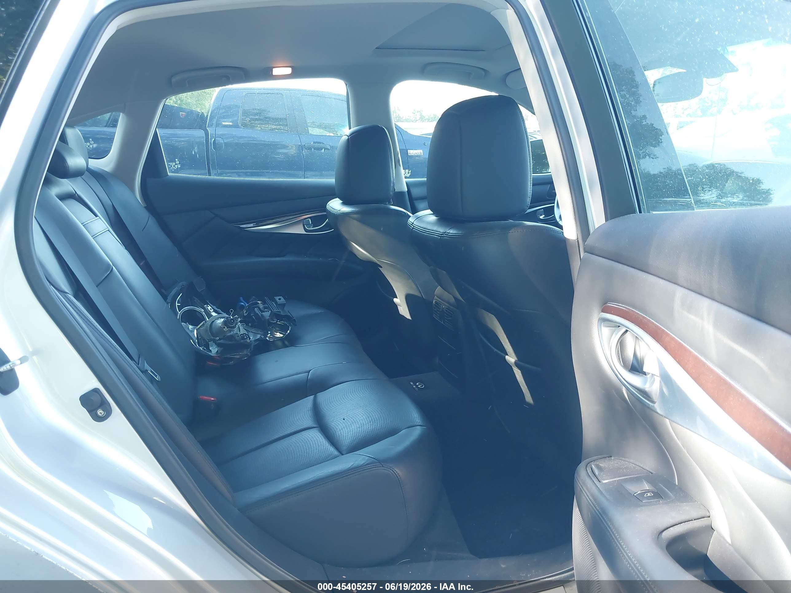 2013 Infiniti M37x   Серебряный vin: JN1BY1AR2DM603750