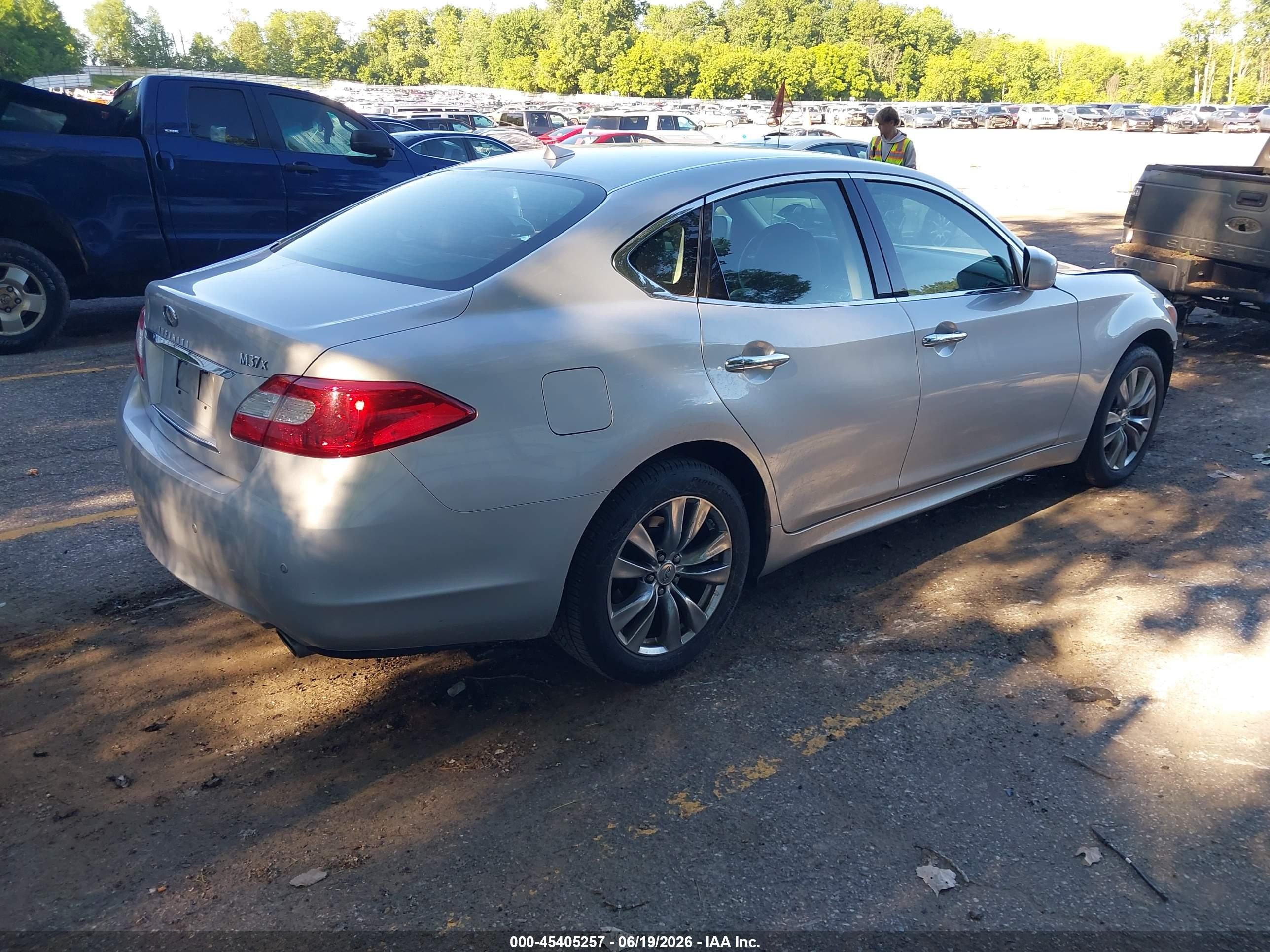 2013 Infiniti M37x   Серебряный vin: JN1BY1AR2DM603750