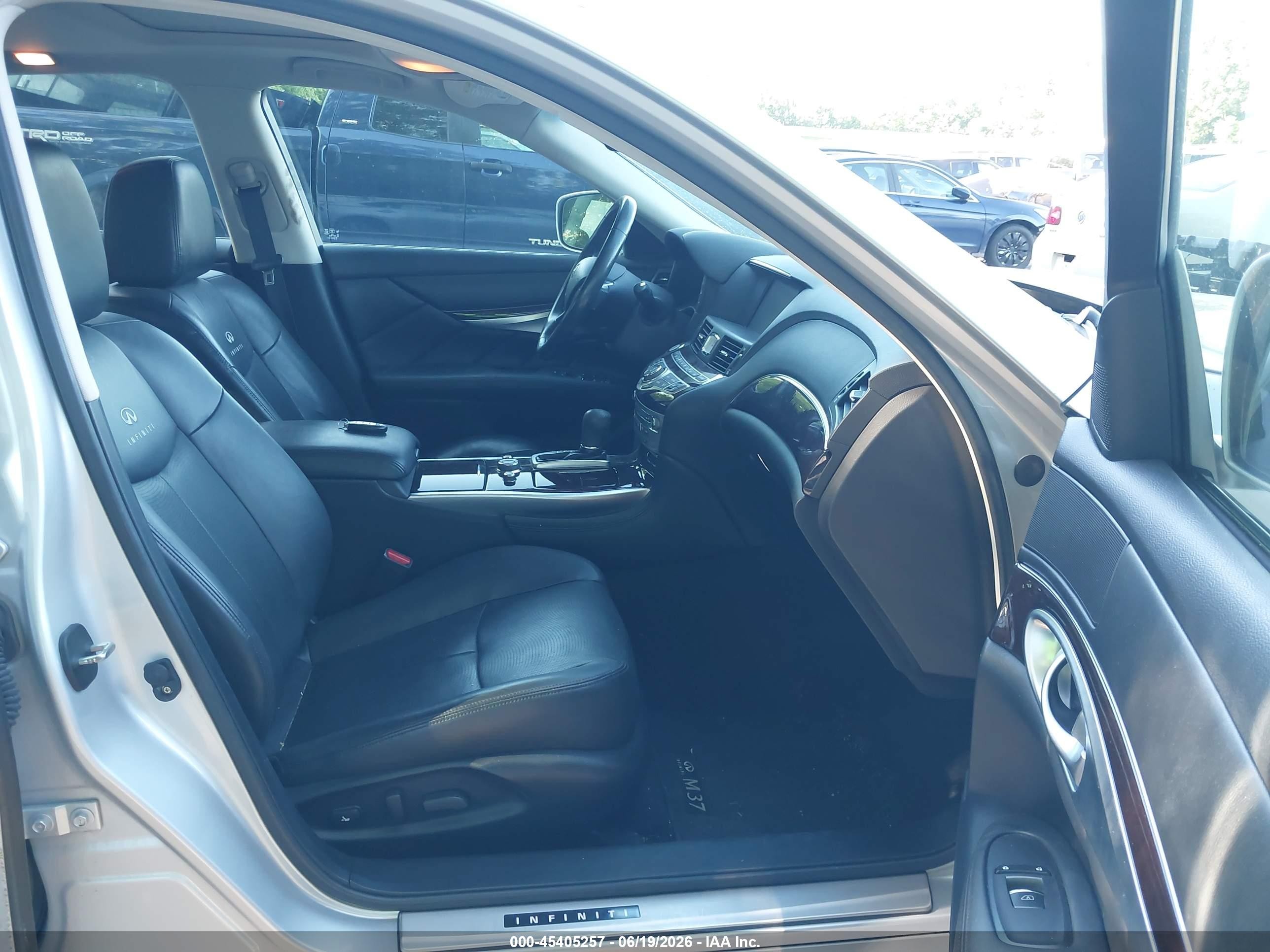 2013 Infiniti M37x   Серебряный vin: JN1BY1AR2DM603750