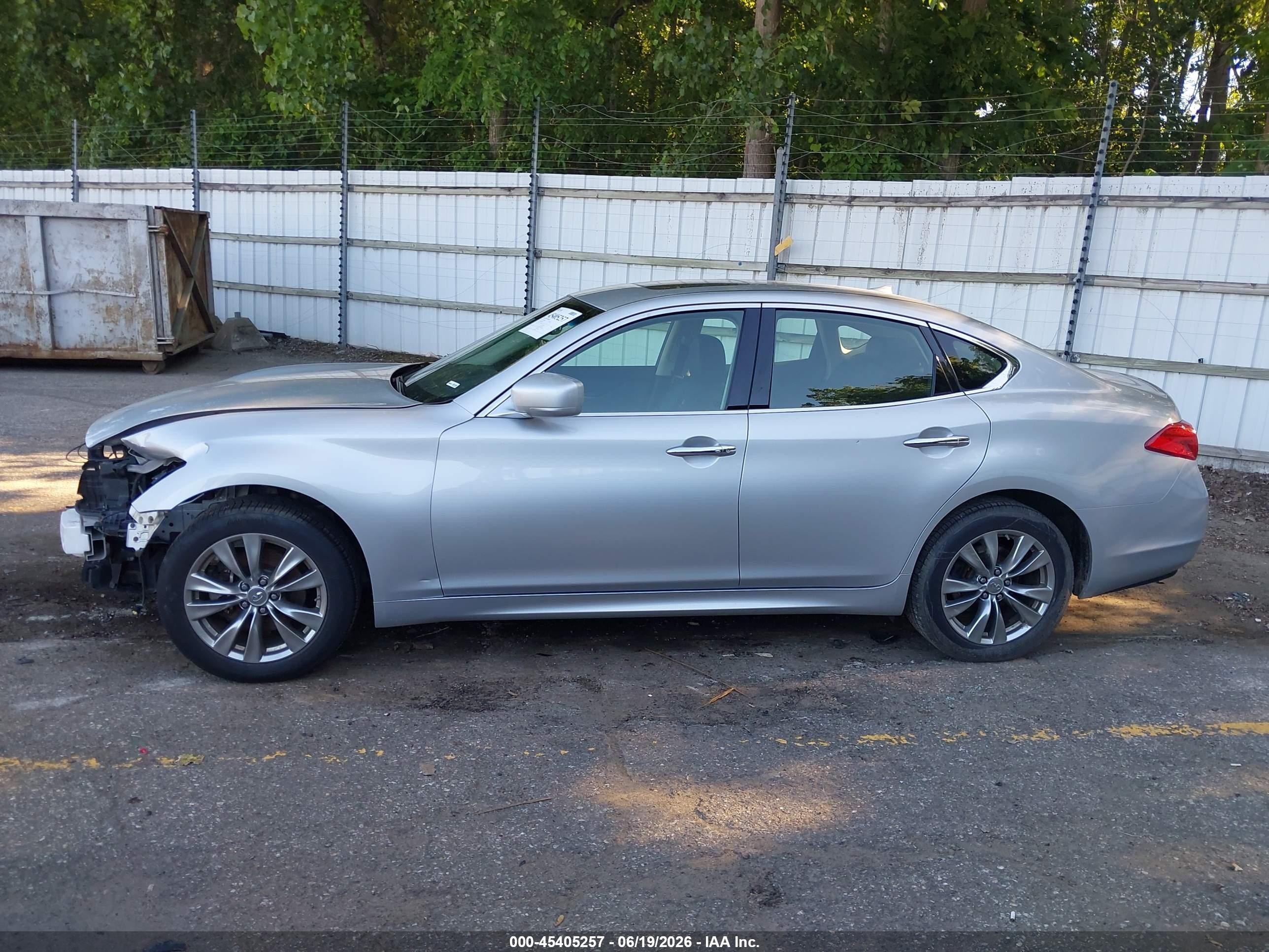 2013 Infiniti M37x   Серебряный vin: JN1BY1AR2DM603750
