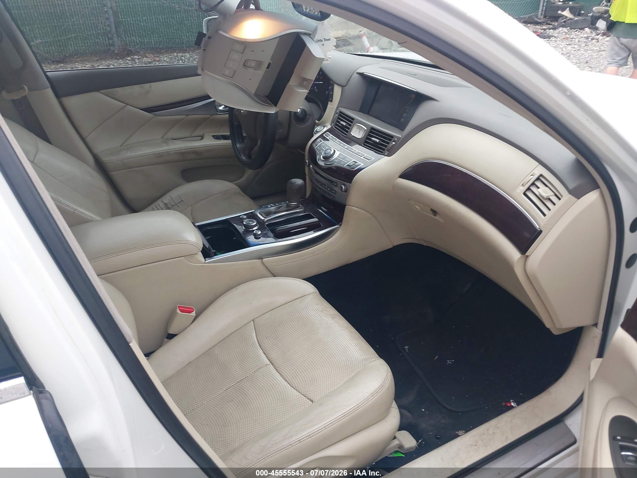 2012 Infiniti M37x   White vin: JN1BY1AR3CM396154
