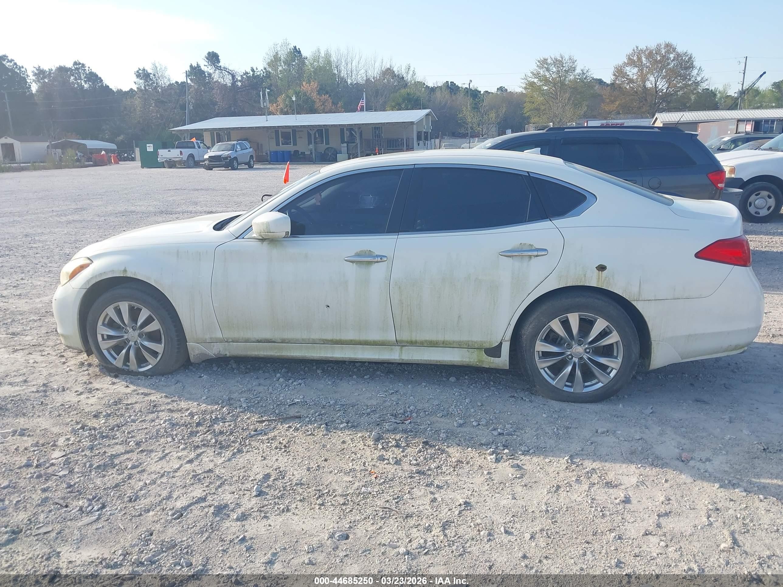2012 Infiniti M37x   White vin: JN1BY1AR4CM393795
