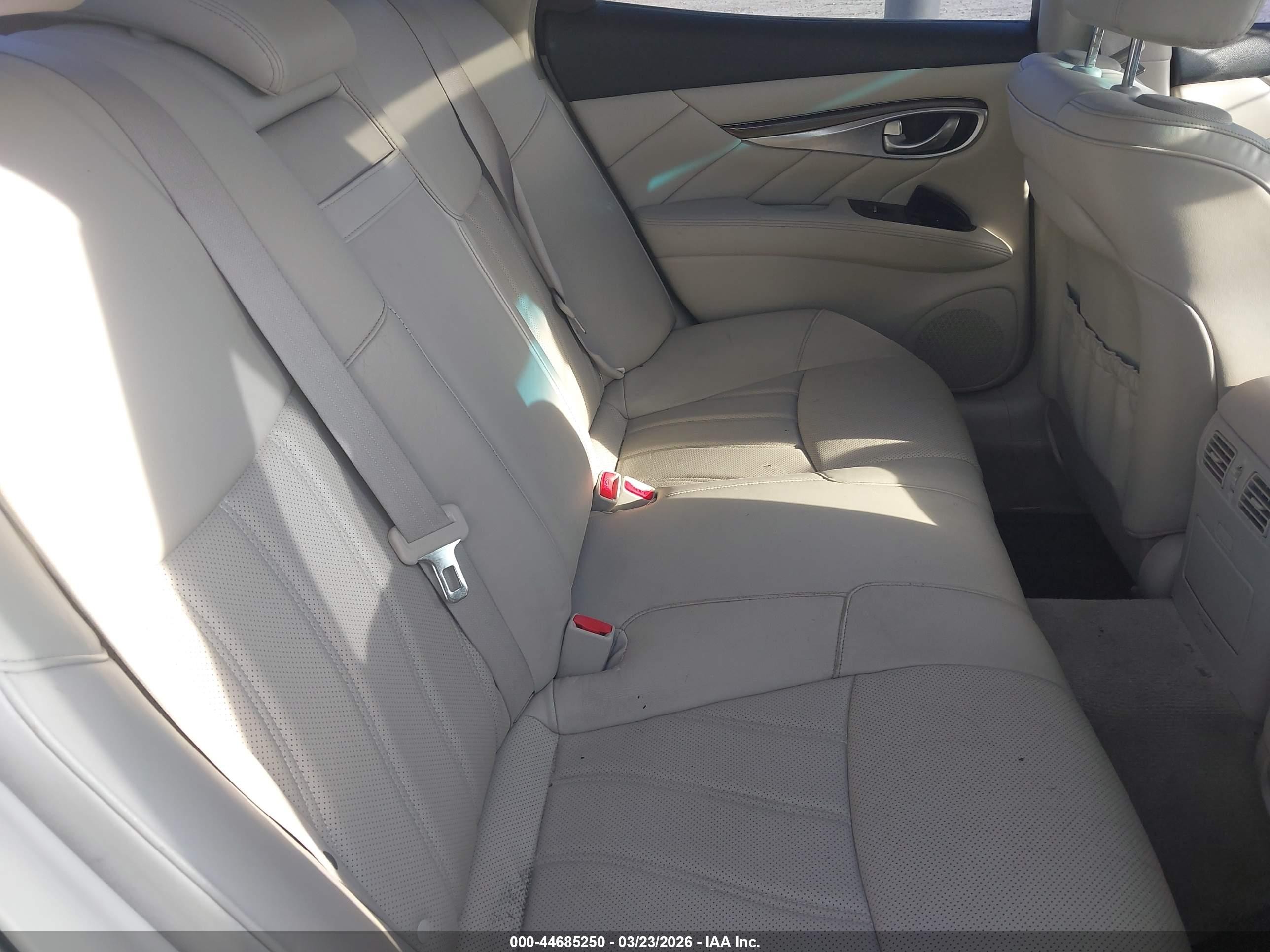 2012 Infiniti M37x   White vin: JN1BY1AR4CM393795