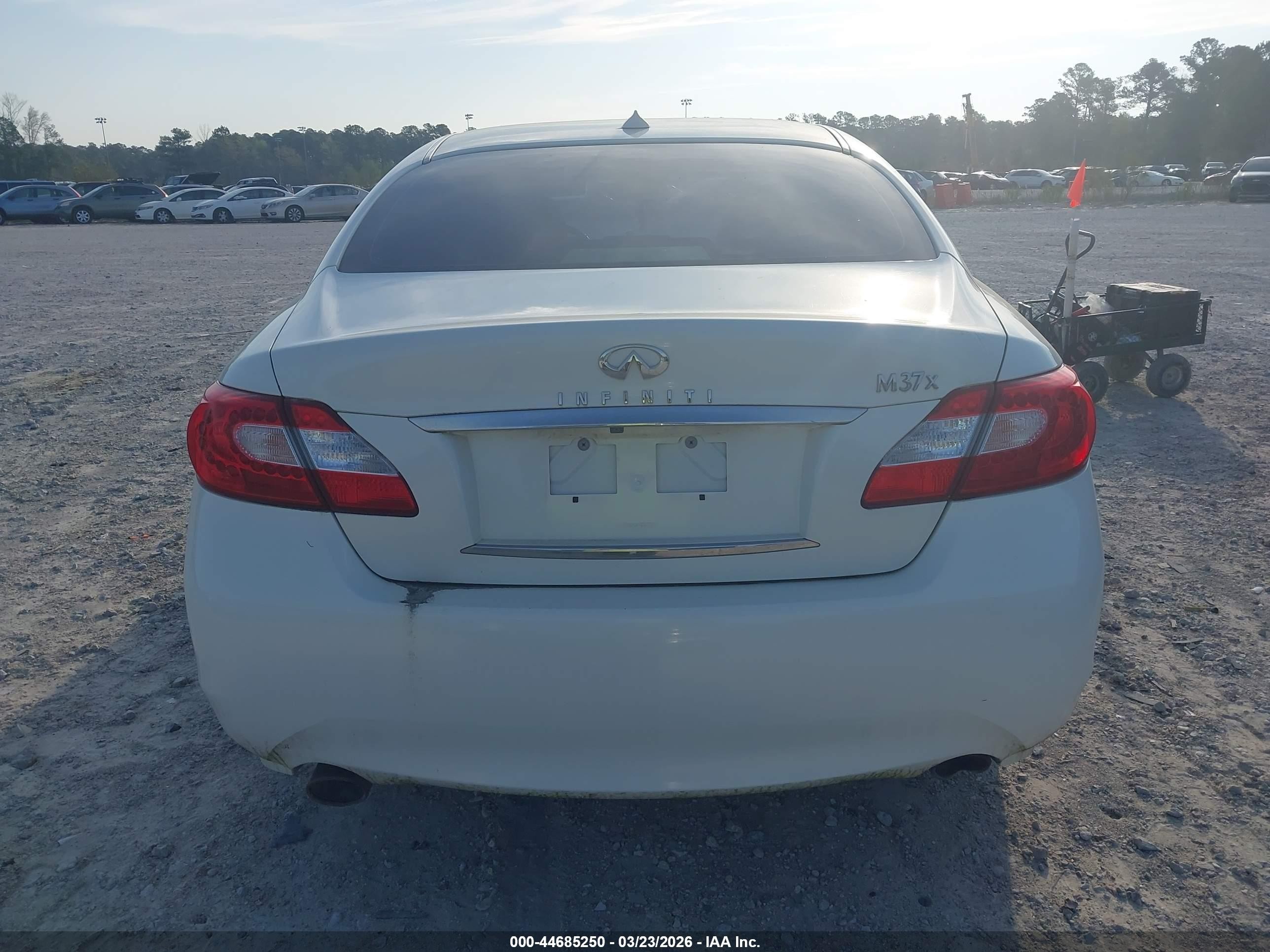 2012 Infiniti M37x   White vin: JN1BY1AR4CM393795