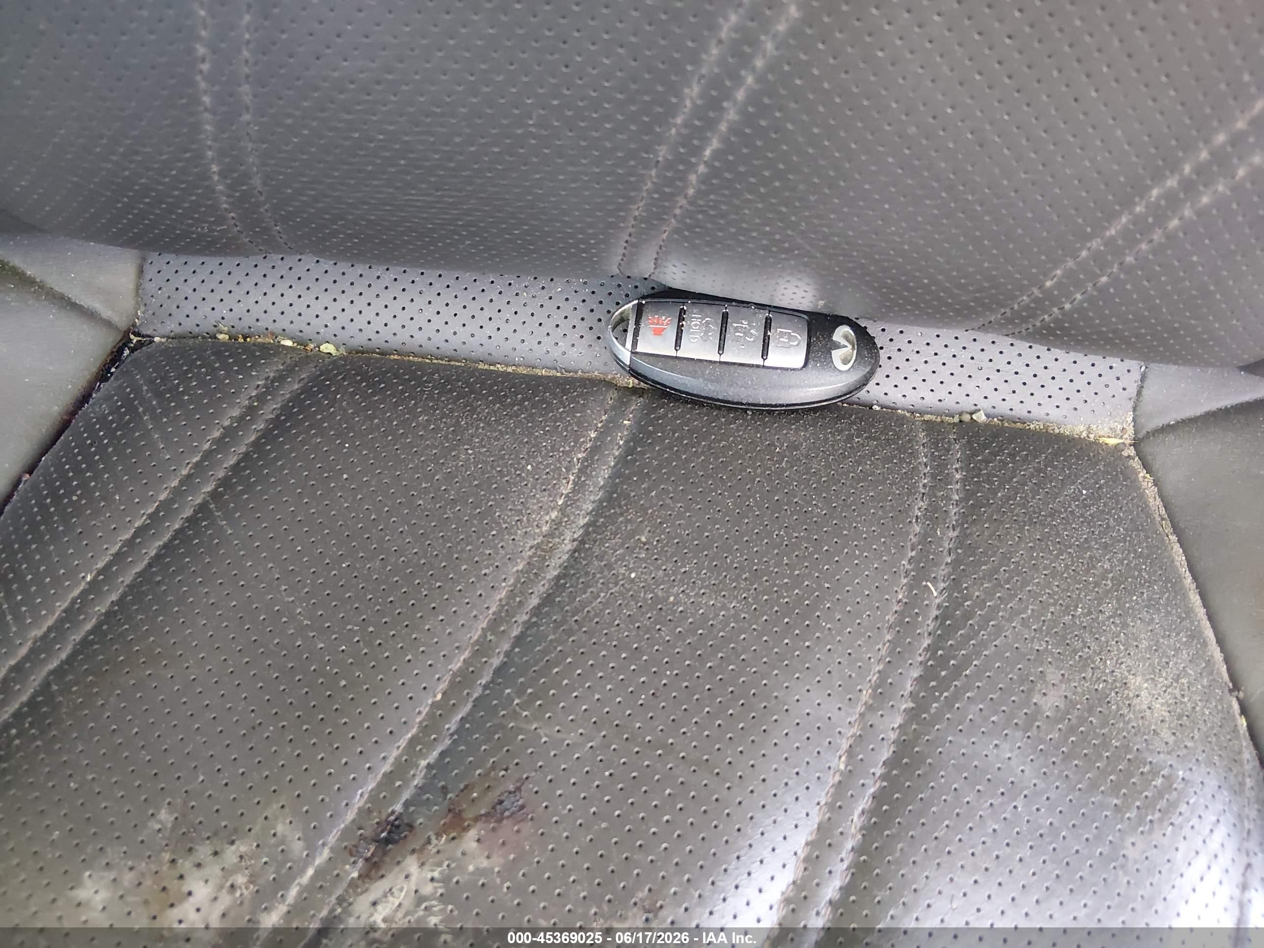 2012 Infiniti M37x   Blue vin: JN1BY1AR4CM394462
