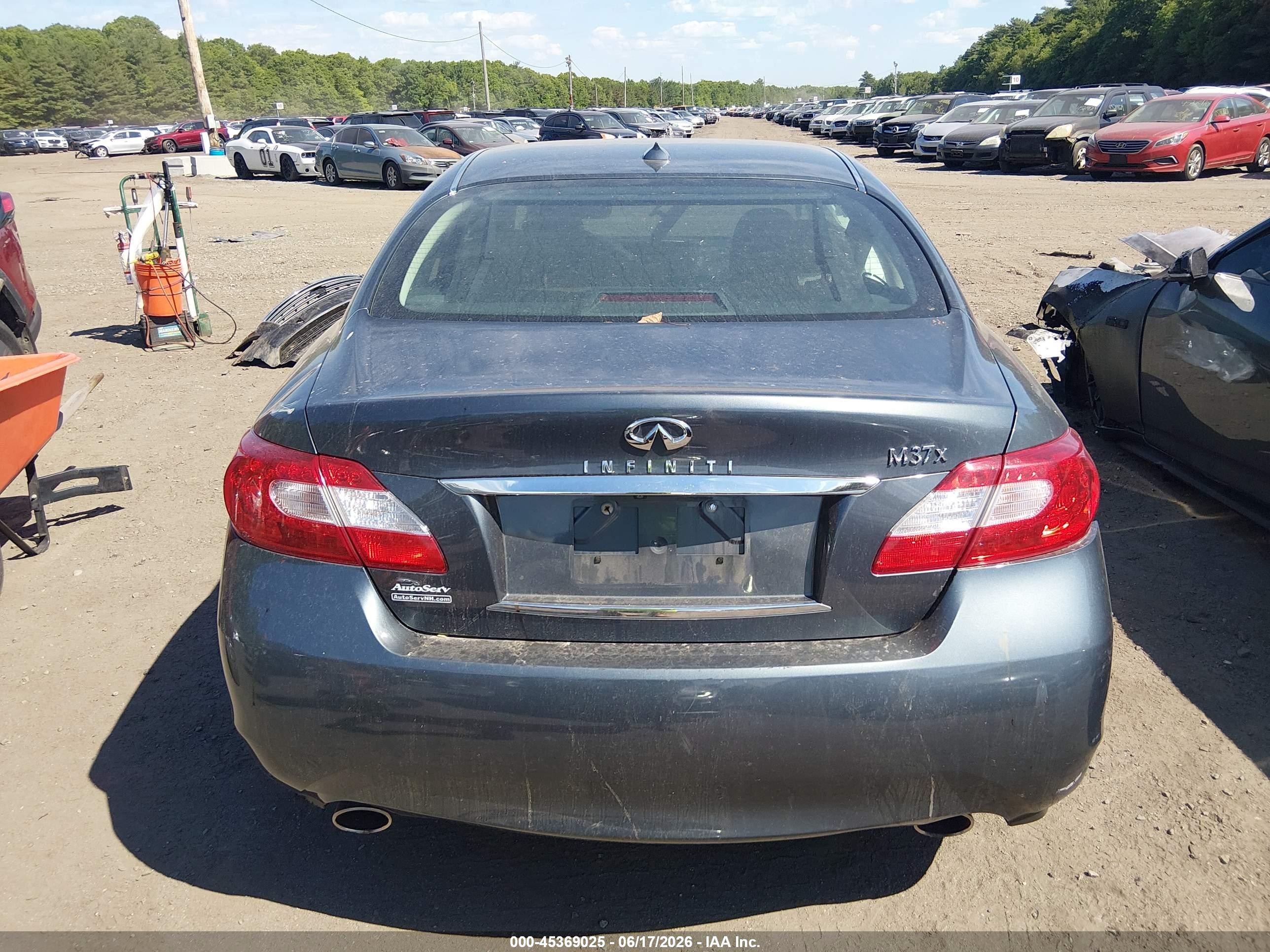 2012 Infiniti M37x   Blue vin: JN1BY1AR4CM394462