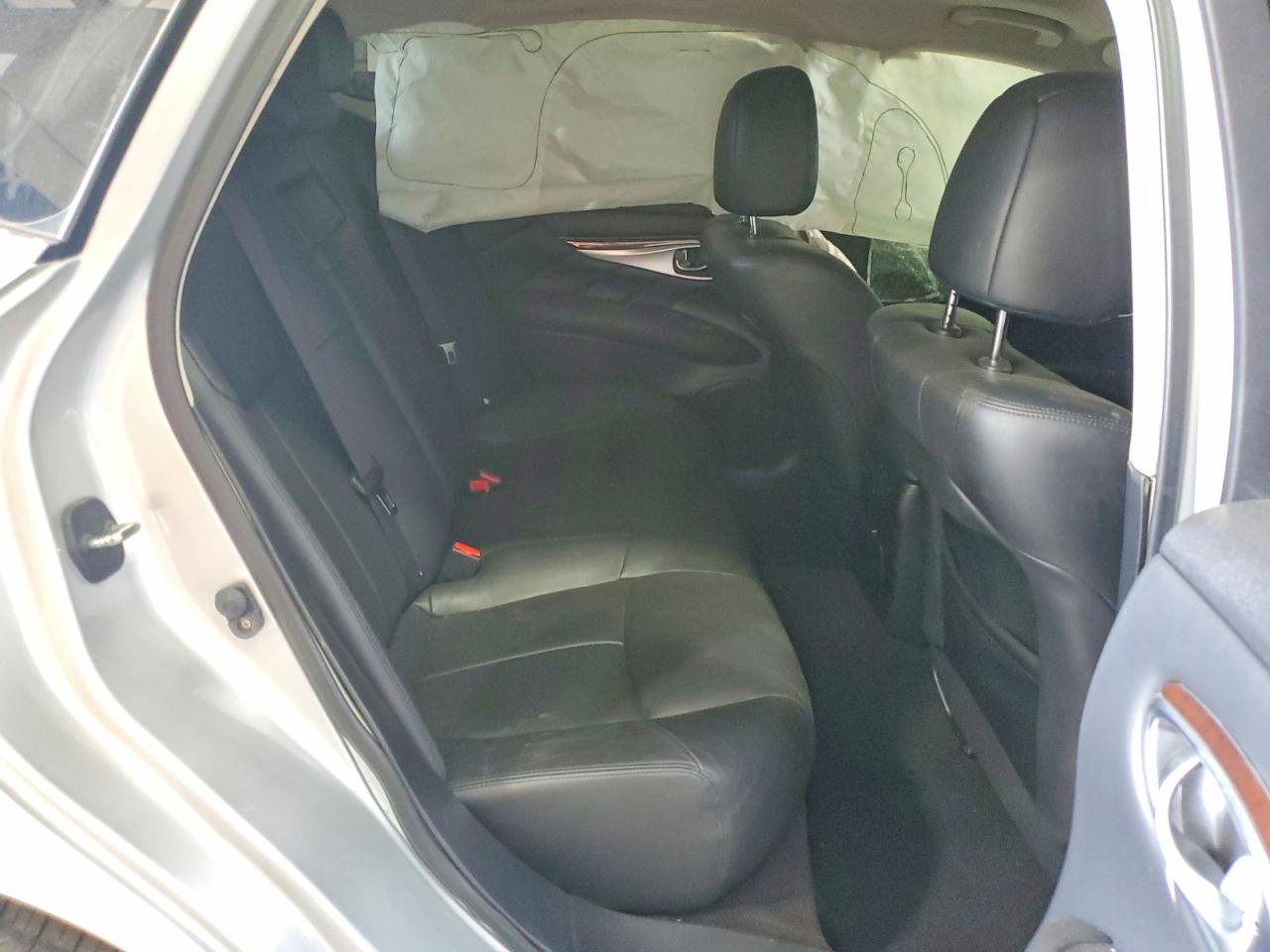 2014 Infiniti Q70 3.7 Silver vin: JN1BY1AR4EM320459