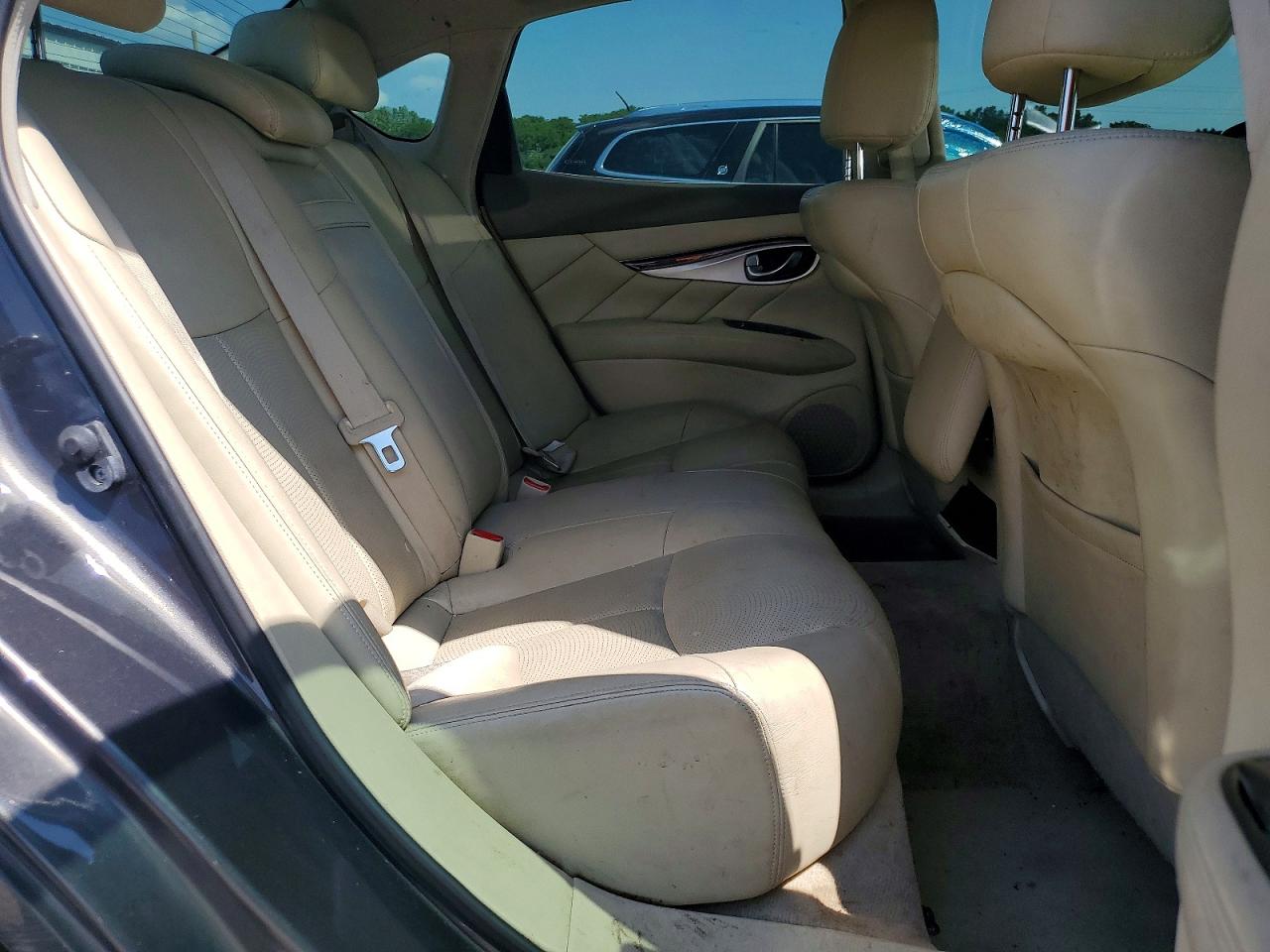 2015 Infiniti Q70 3.7 Серый vin: JN1BY1AR4FM562038