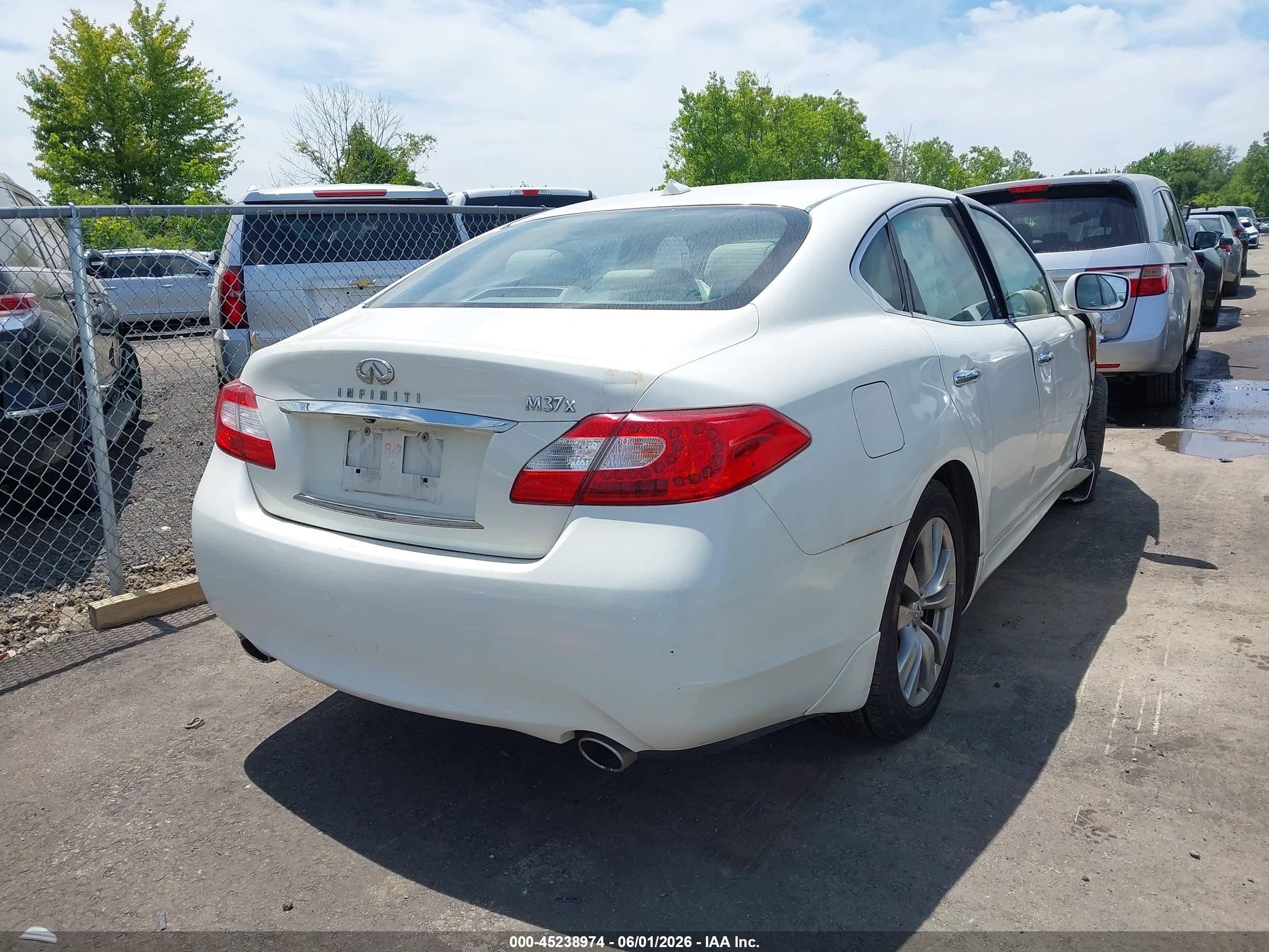 2012 Infiniti M37x   White vin: JN1BY1AR5CM394082