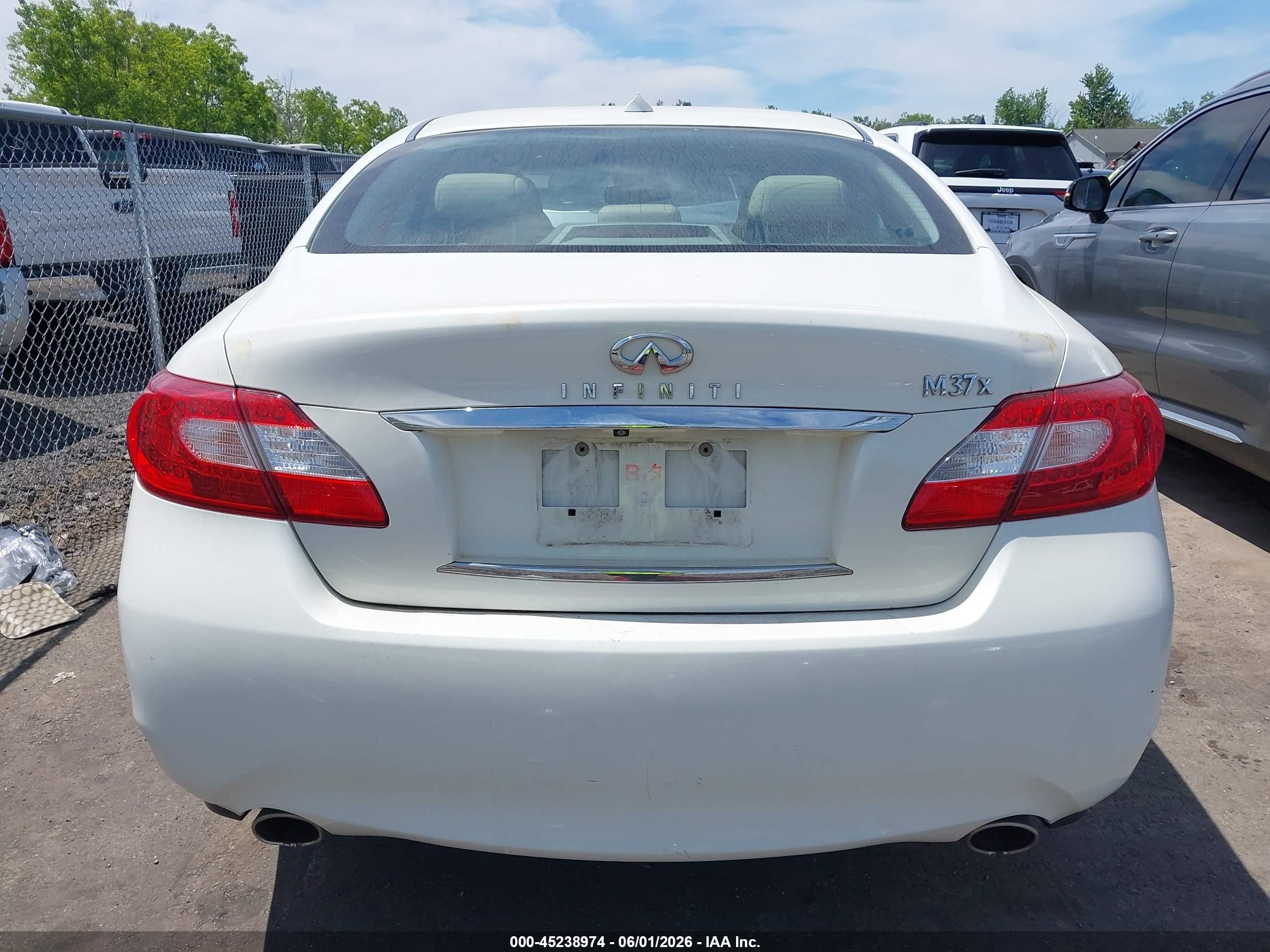 2012 Infiniti M37x   White vin: JN1BY1AR5CM394082