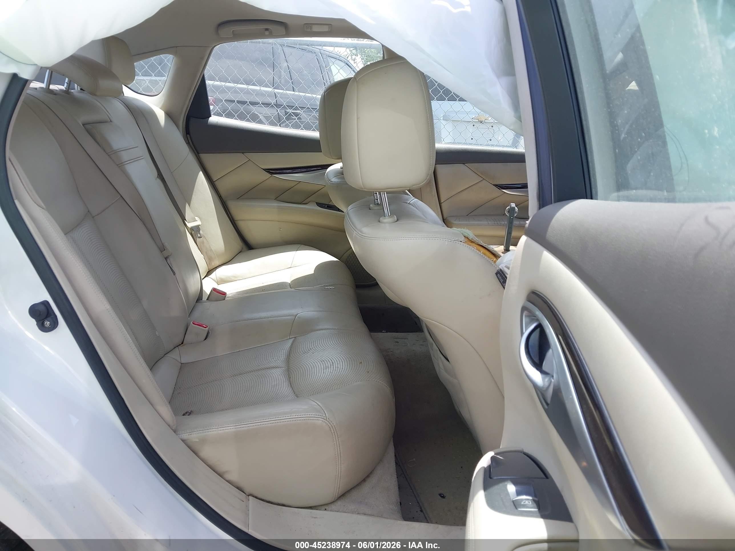 2012 Infiniti M37x   White vin: JN1BY1AR5CM394082