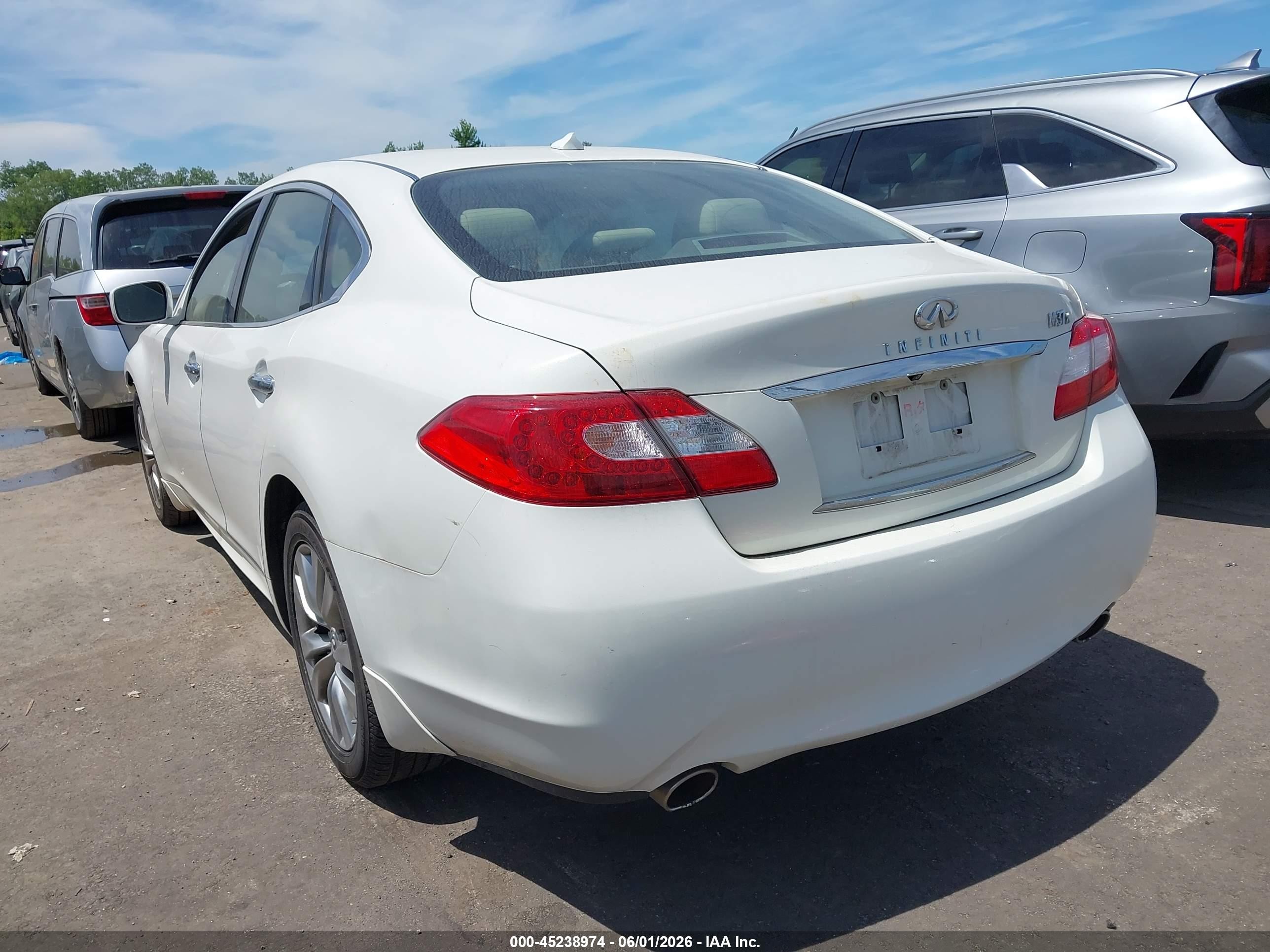 2012 Infiniti M37x   White vin: JN1BY1AR5CM394082