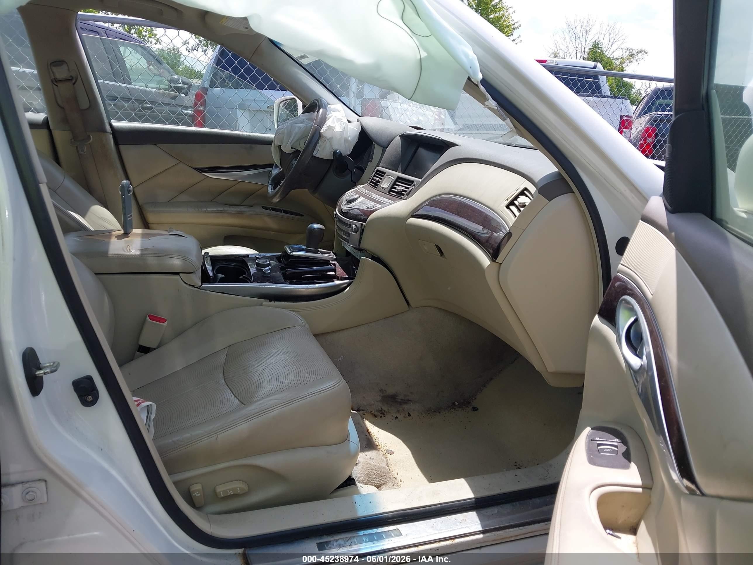 2012 Infiniti M37x   White vin: JN1BY1AR5CM394082