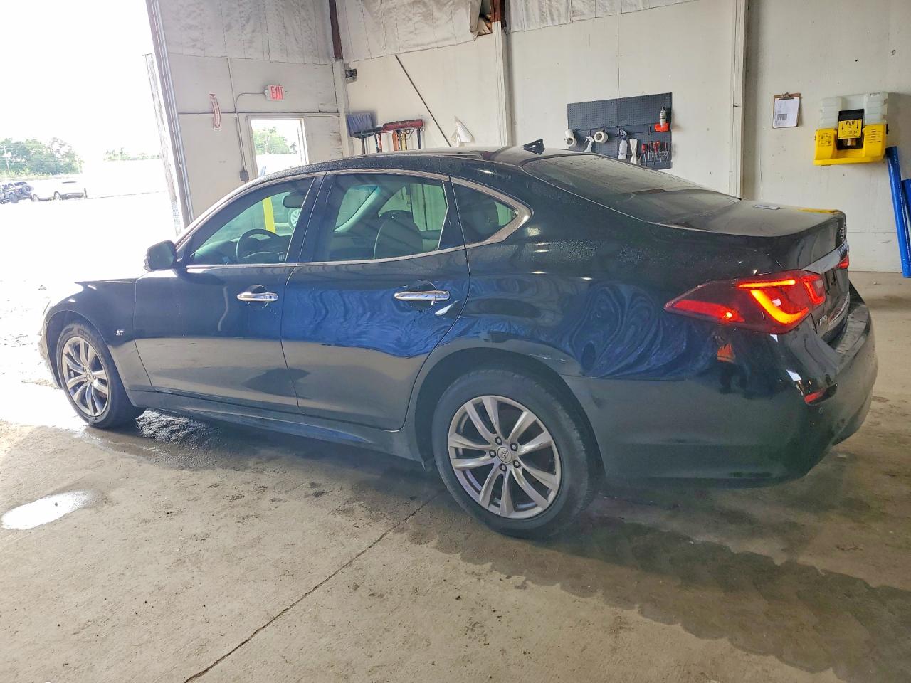 2015 Infiniti Q70 3.7 Charcoal vin: JN1BY1AR5FM561867