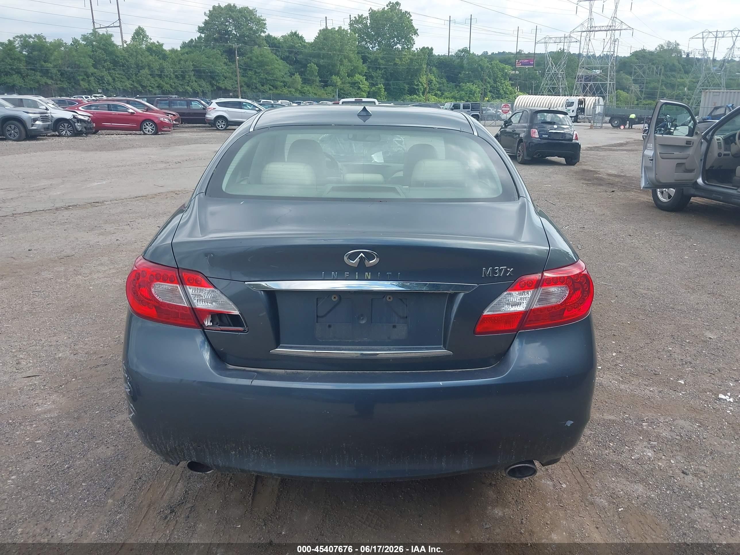 2012 Infiniti M37x   Blue vin: JN1BY1AR6CM395113