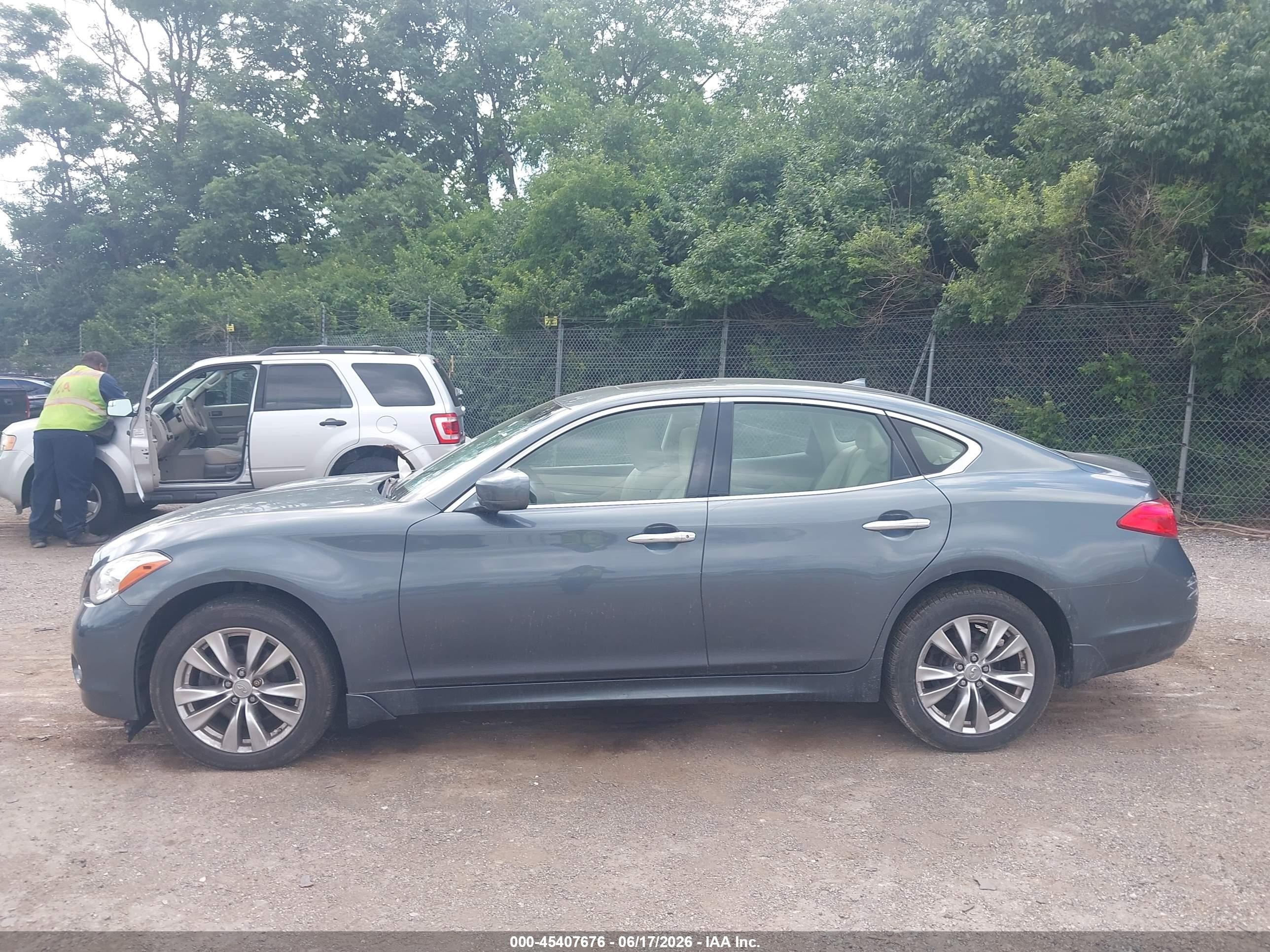 2012 Infiniti M37x   Blue vin: JN1BY1AR6CM395113