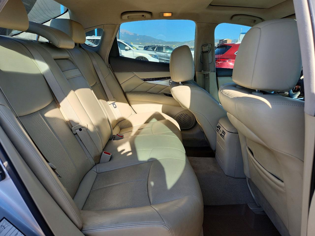 2013 Infiniti M37 X Silver vin: JN1BY1AR6DM602312