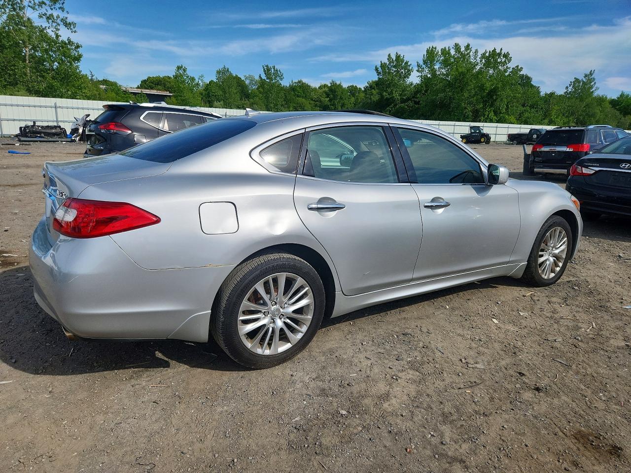 2012 Infiniti M37 X Silver vin: JN1BY1AR7CM394116