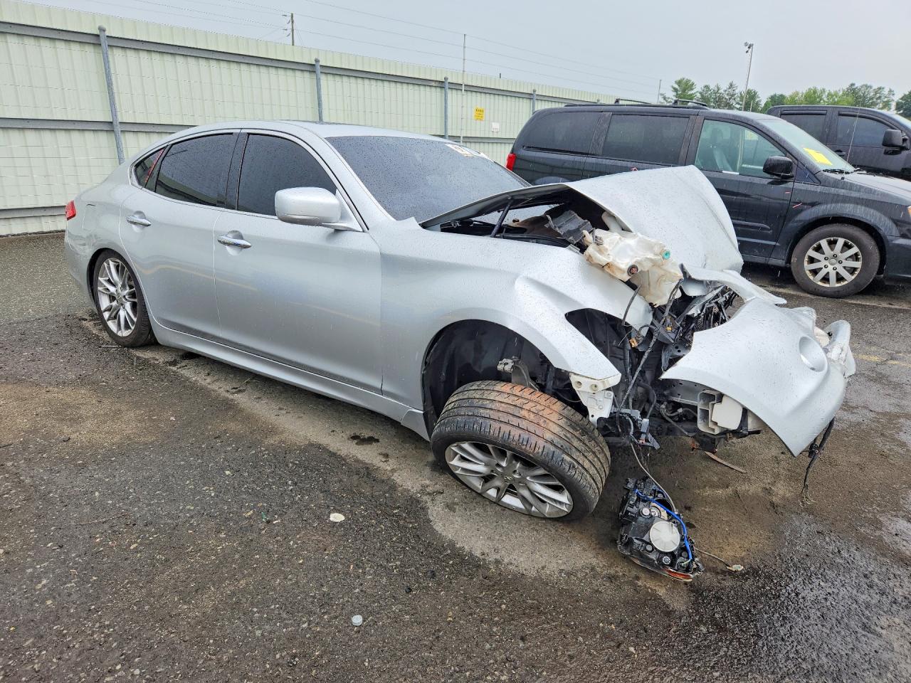 2013 Infiniti M37 X Silver vin: JN1BY1AR7DM602593