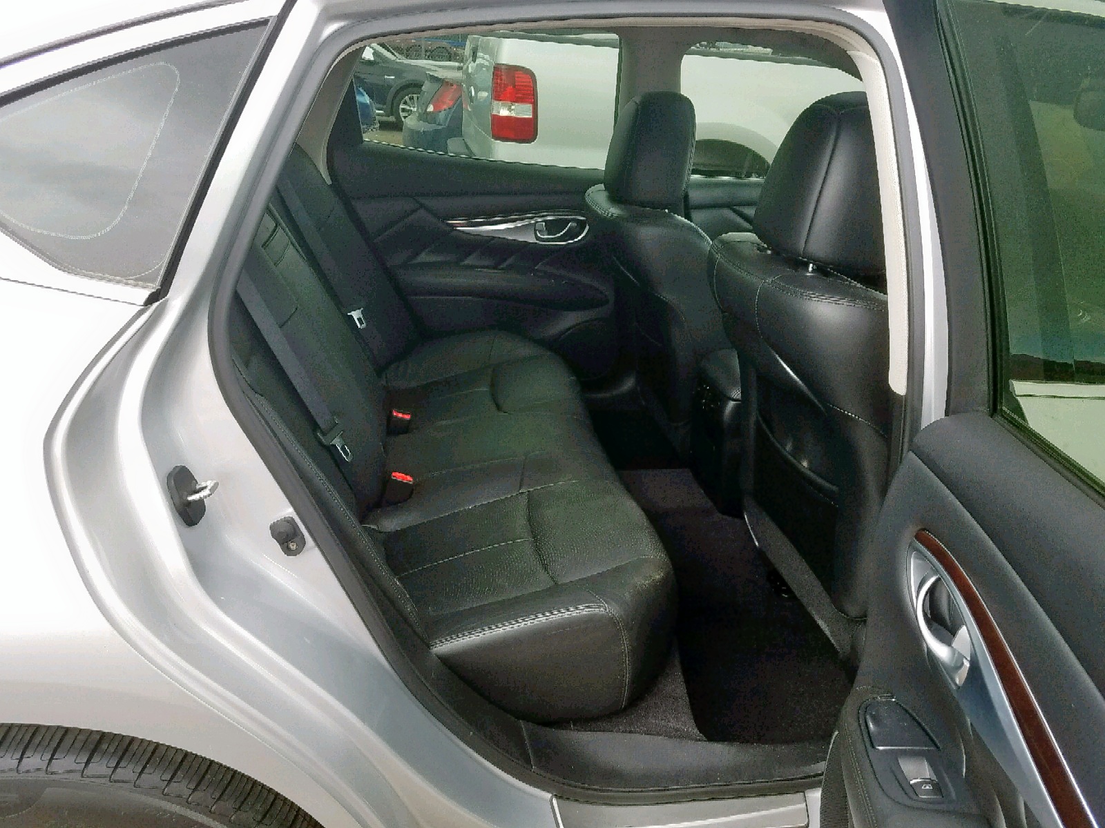 2013 Infiniti M37 X Silver vin: JN1BY1AR7DM604117