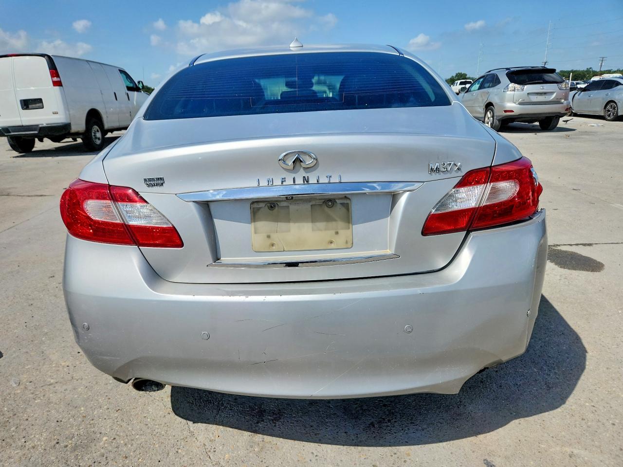 2013 Infiniti M37 X Silver vin: JN1BY1AR7DM604117
