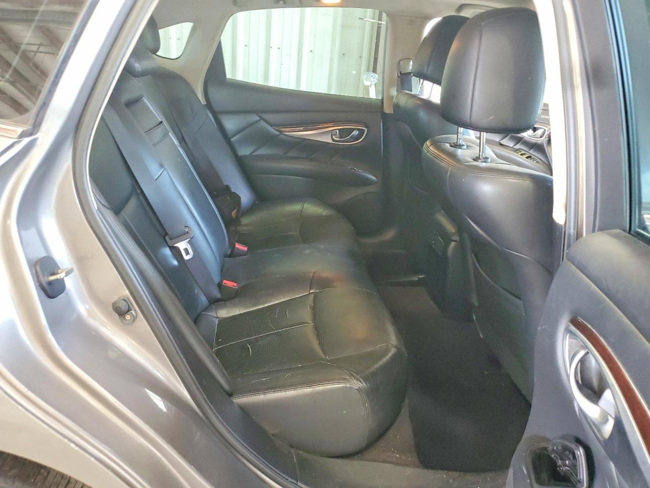 2011 Infiniti M37 X Silver vin: JN1BY1AR8BM375671