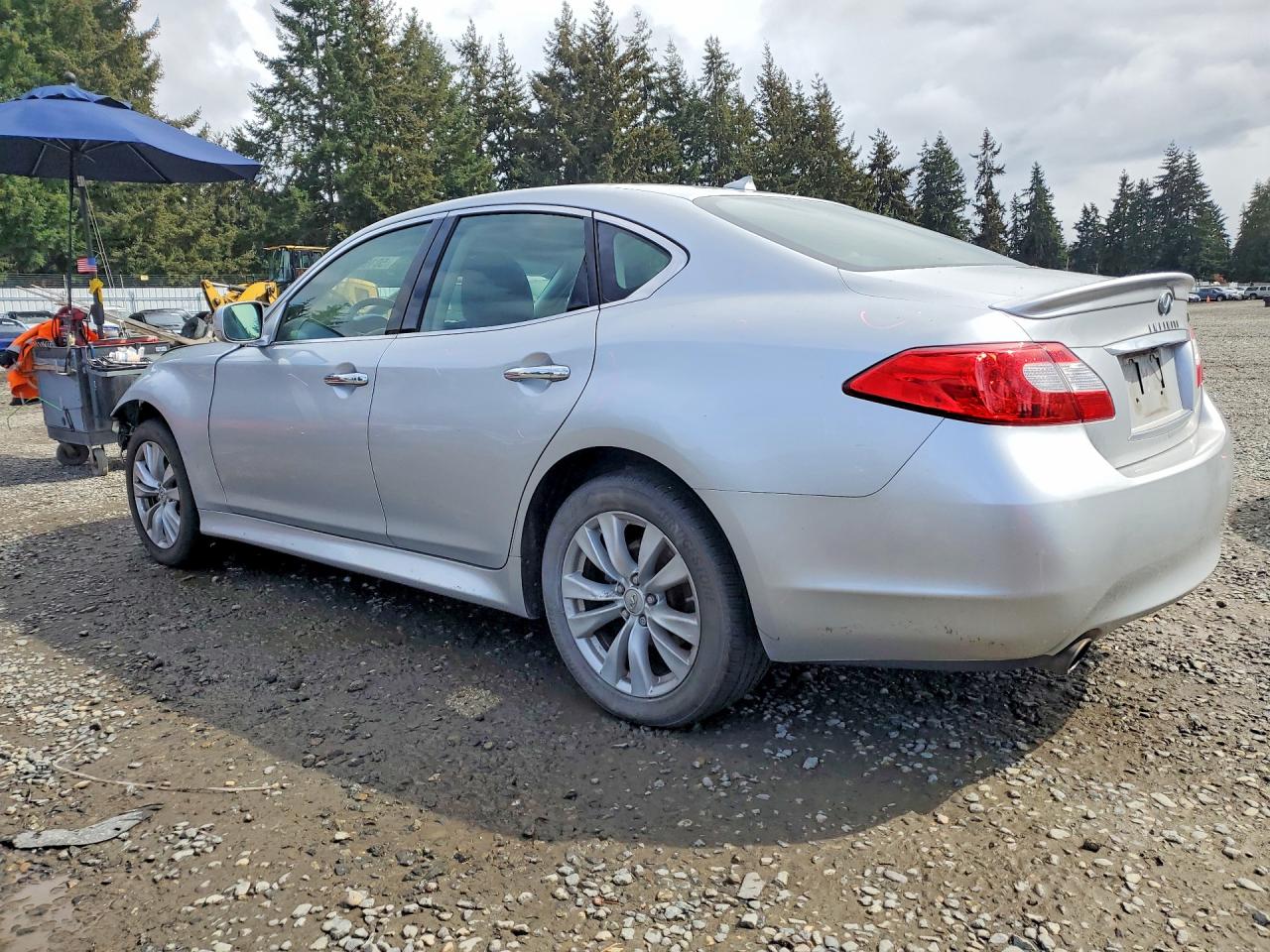 2011 Infiniti M37 X Silver vin: JN1BY1AR8BM375850