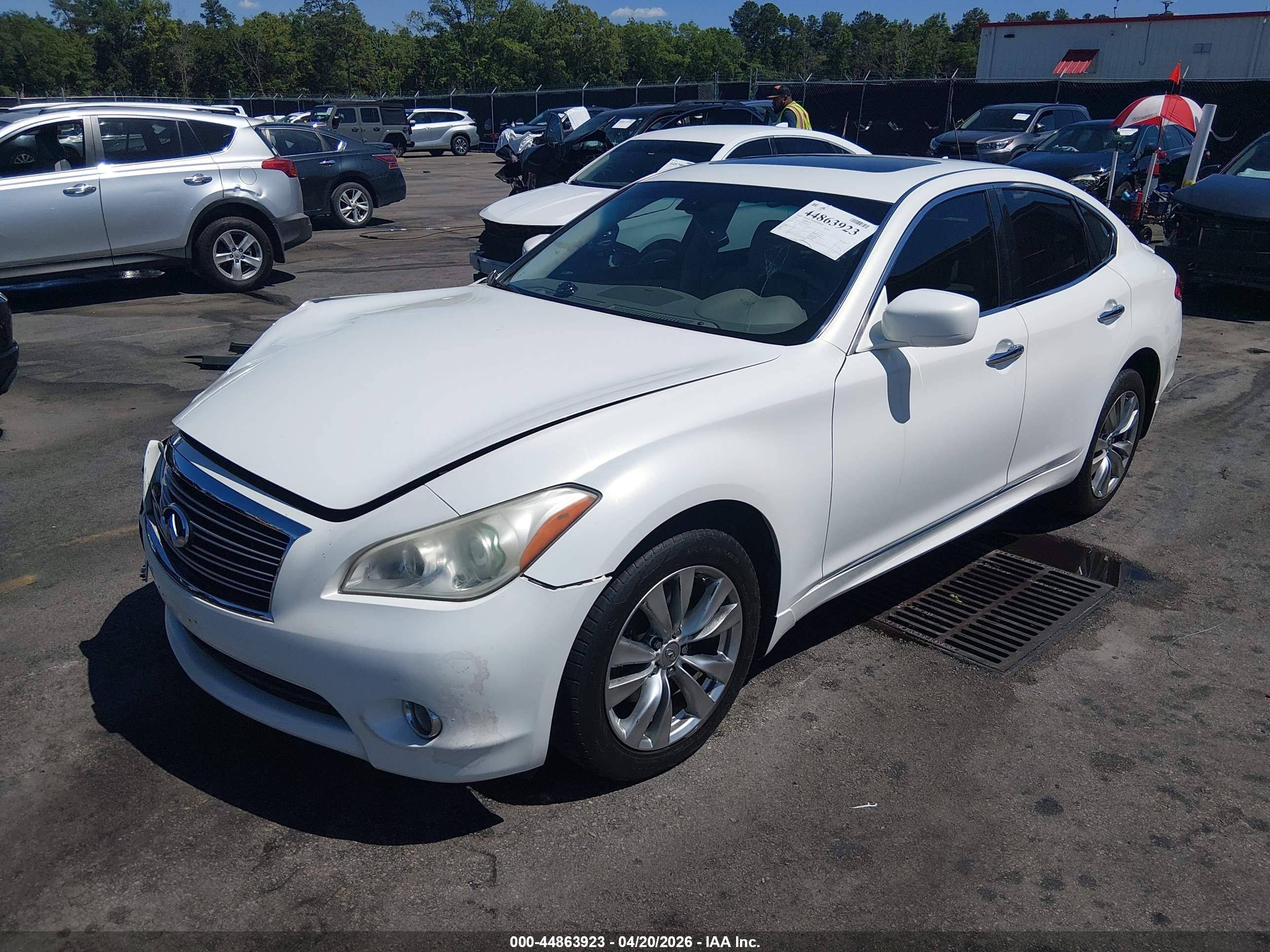 2012 Infiniti M37x   White vin: JN1BY1AR8CM393931