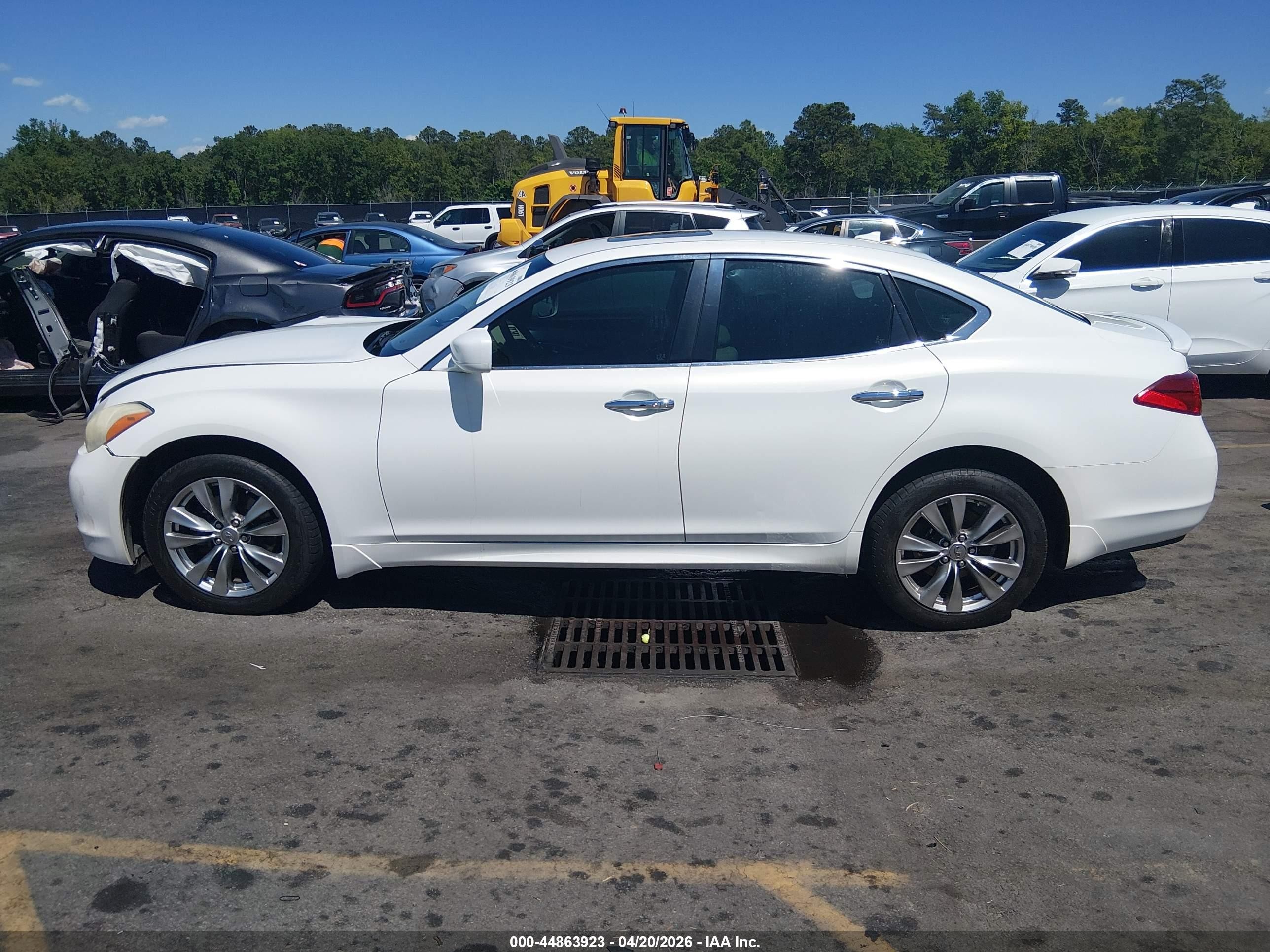 2012 Infiniti M37x   White vin: JN1BY1AR8CM393931